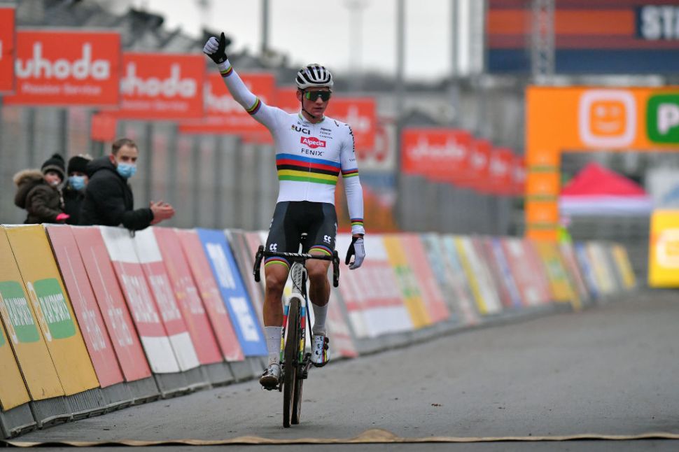 CX: Mathieu Van der Poel e Kata Blanka Vas venceram a última de 2020!