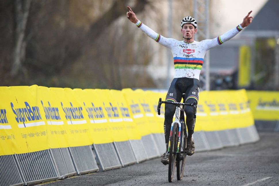 CX: Van der Poel e Blanka Vas vencem de novo no segundo dia de 2021!