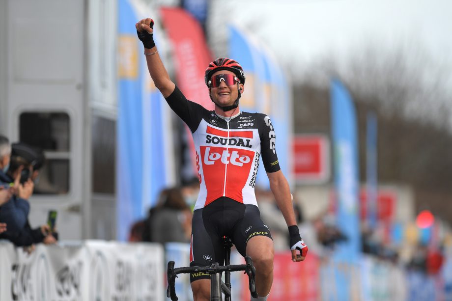 Tim Wellens voa para a liderança da Étoile de Bessèges!