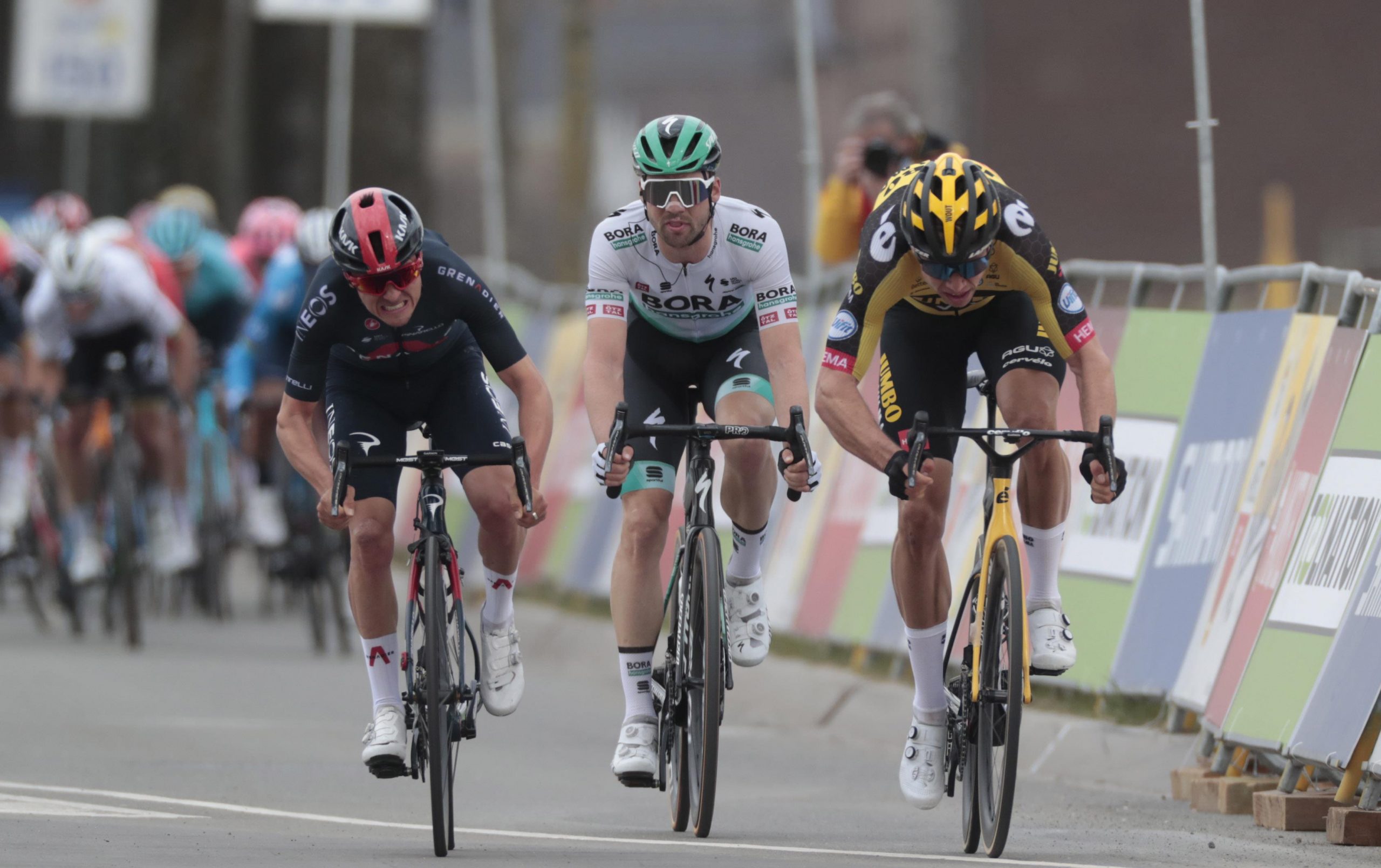 Wout van Aert vinga-se de Pidcock e dá a dobradinha à Jumbo – Visma na Amstel!