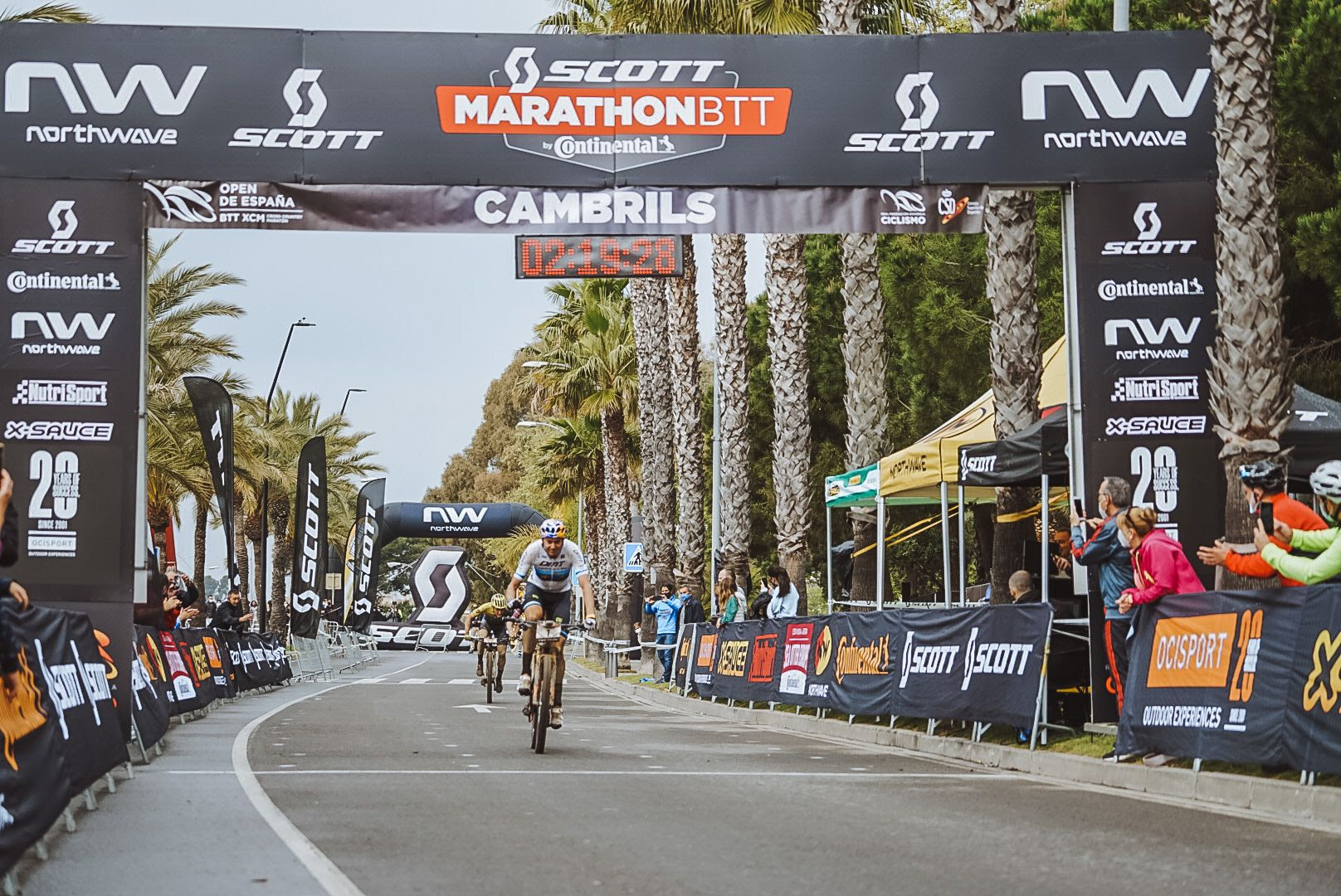 Tiago Ferreira líder do Open de Espanha, depois da vitória na Scott Marathon Cup – XCM