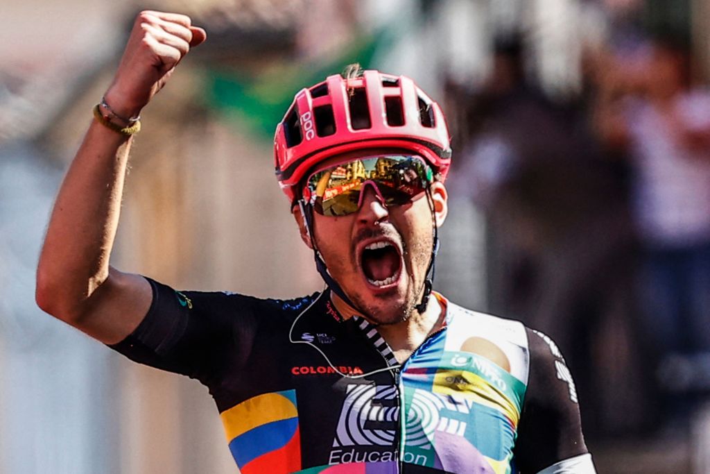 Bettiol vence na raça, num dia de descanso para o pelotão!