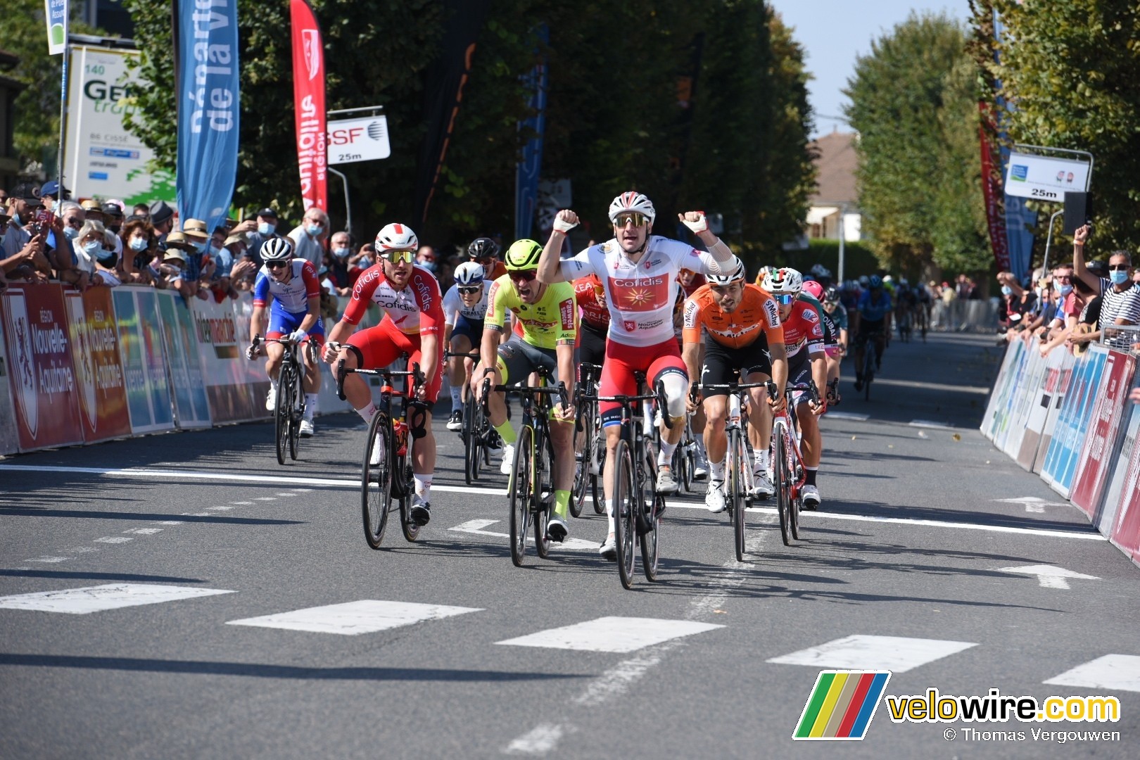 Elia Viviani vence a etapa 3 do Poitou – Charentes!