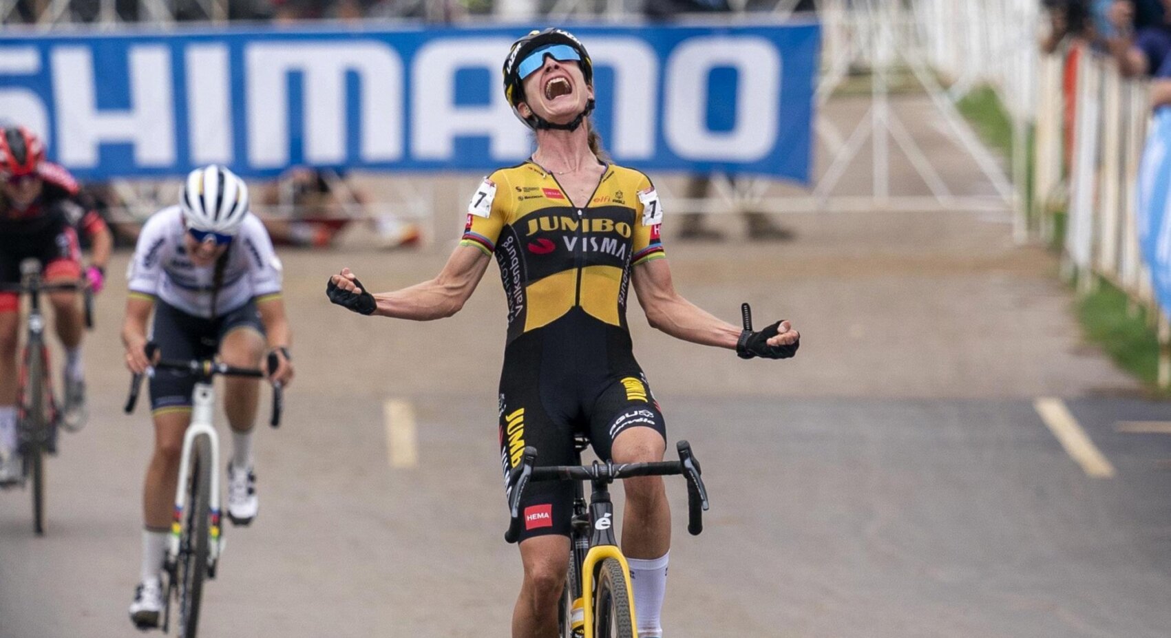 CX: Eli Iserbyt e Marianne Vos entram a vencer na Taça do Mundo de 2021/22!