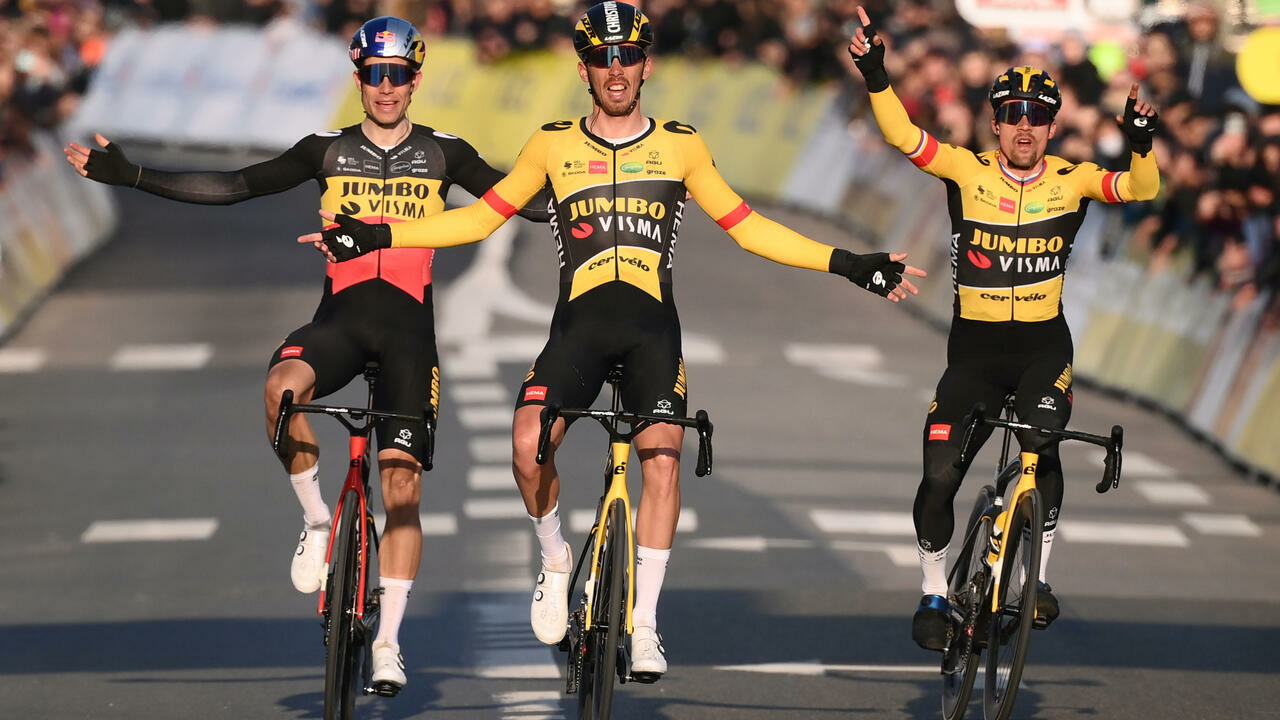 1-2-3! Show das abelhas assassinas na abertura do Paris-Nice!