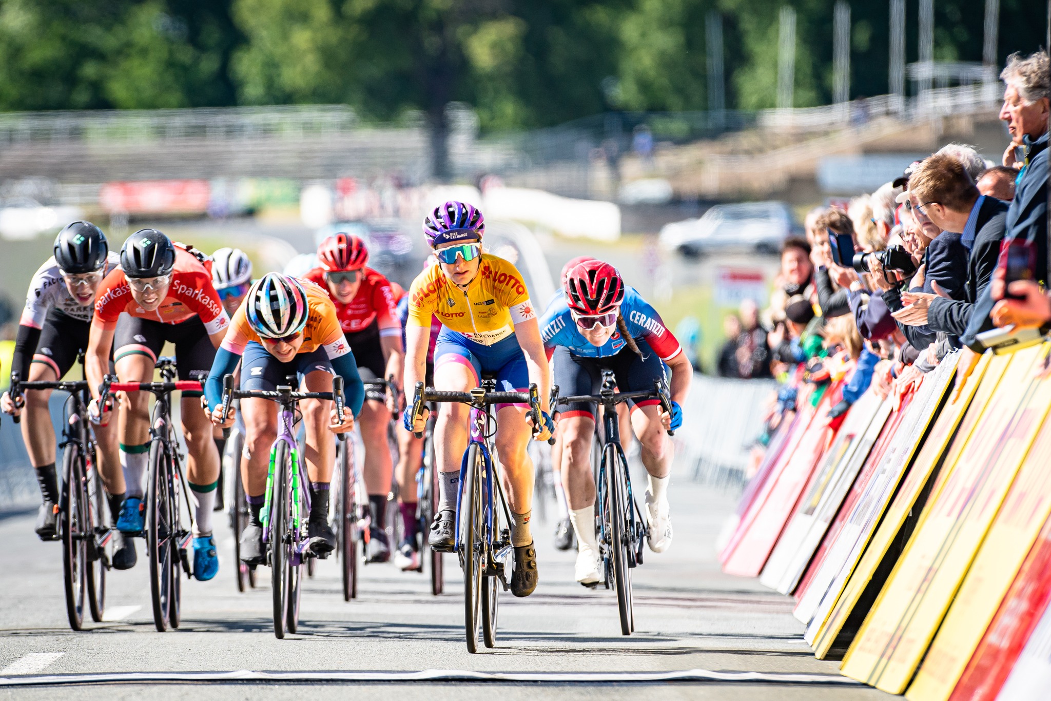 Não há duas sem três para Alexandra Manly que reforça a sua liderança do Thuringen Ladies Tour!