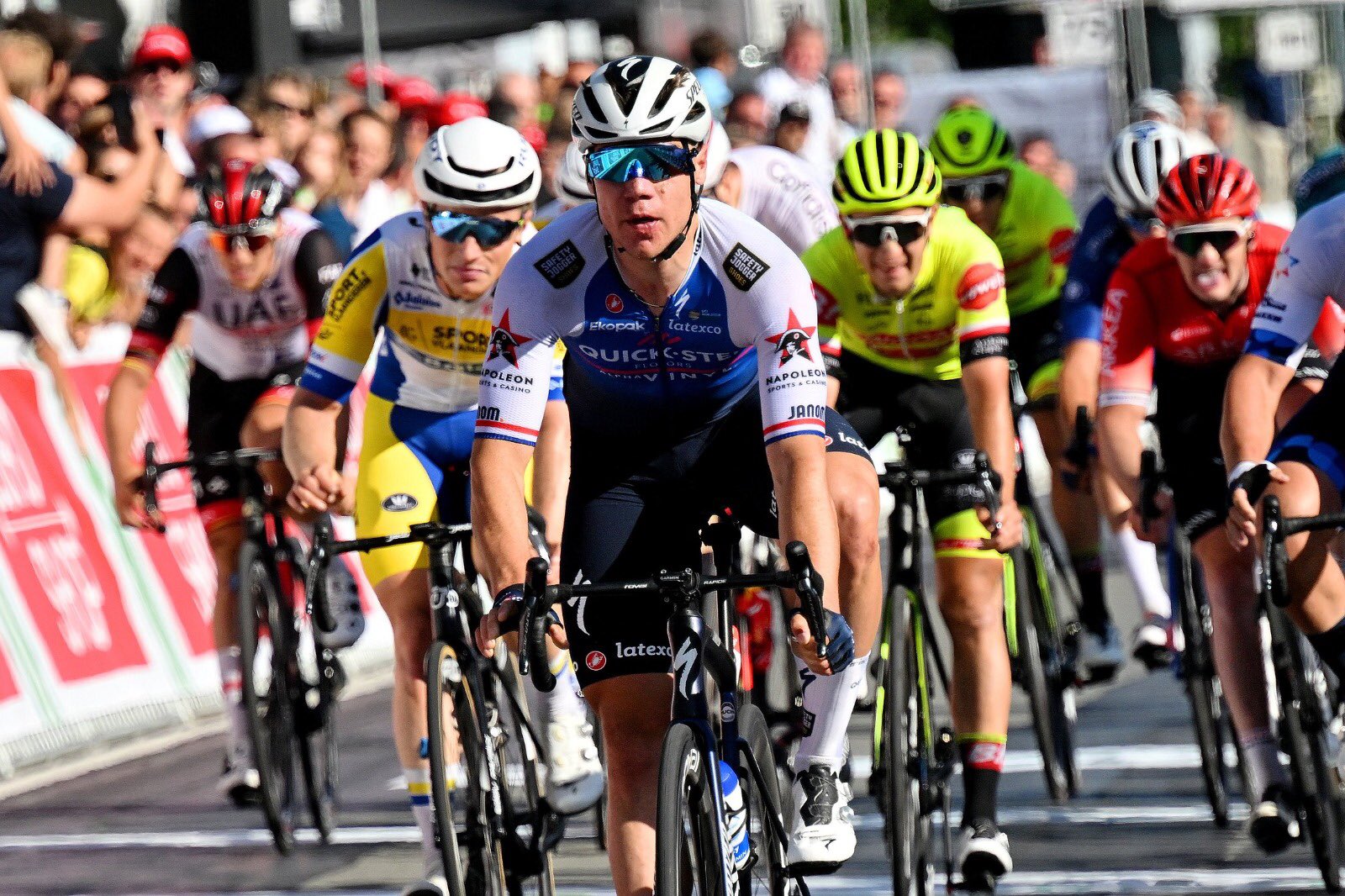 Jakobsen vence confronto de foguetes na Volta das 11 Cidades!