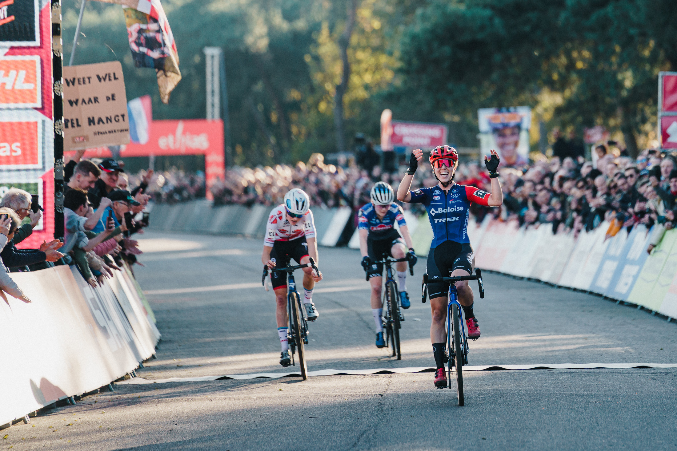 Shirin Van Anrooij estreia-se a vencer na Taça do Mundo em Beekse Bergen! Laurens Sweeck bisa na Taça do Mundo!