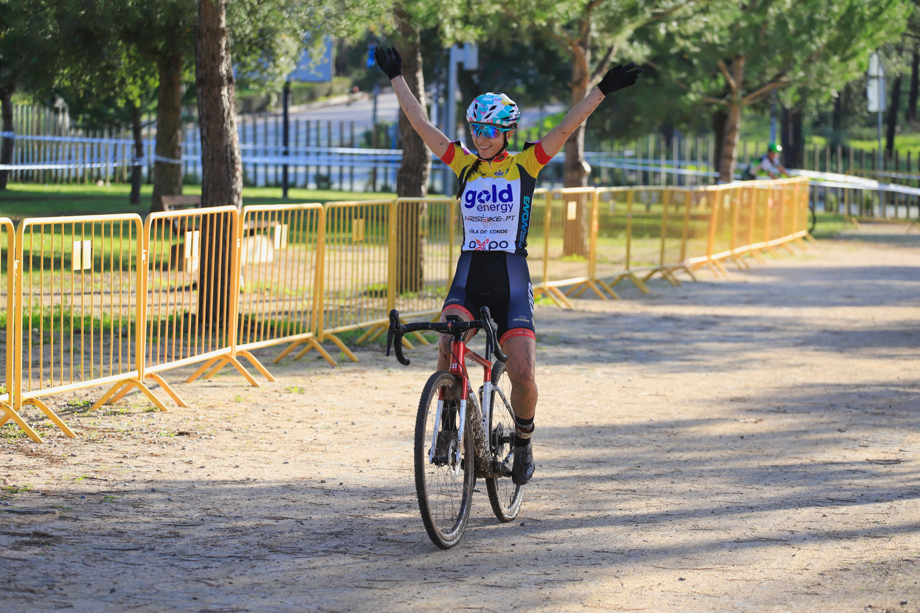 Joana Monteiro brilha e conquista Taça de Portugal de Ciclocrosse a 1 prova do fim!