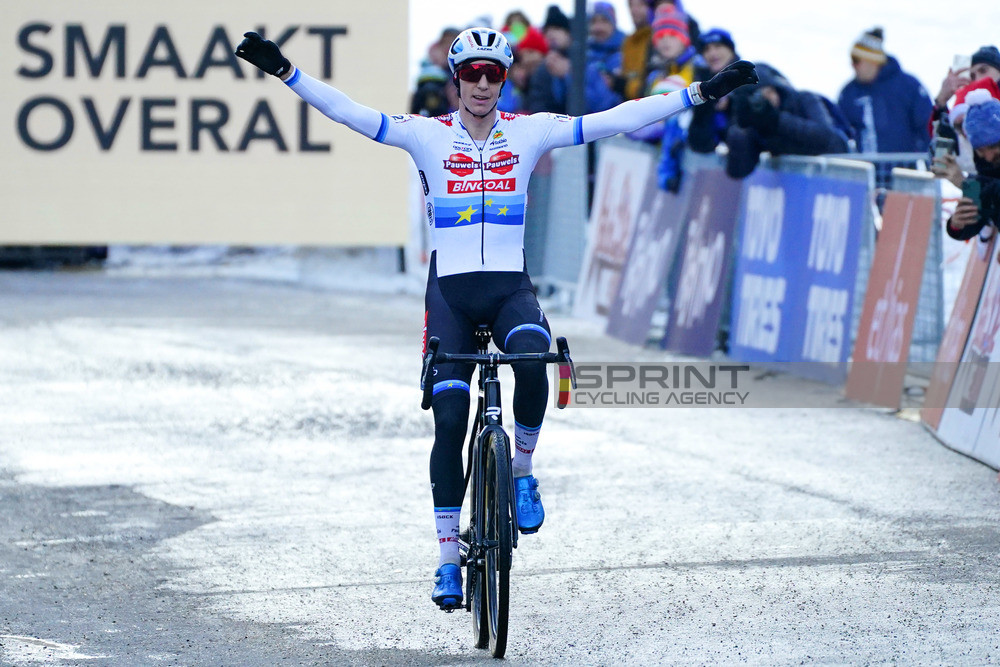Michael Vanthourenhout e Puck Pieterse conquistam Val di Sole num dia marcado por quedas!