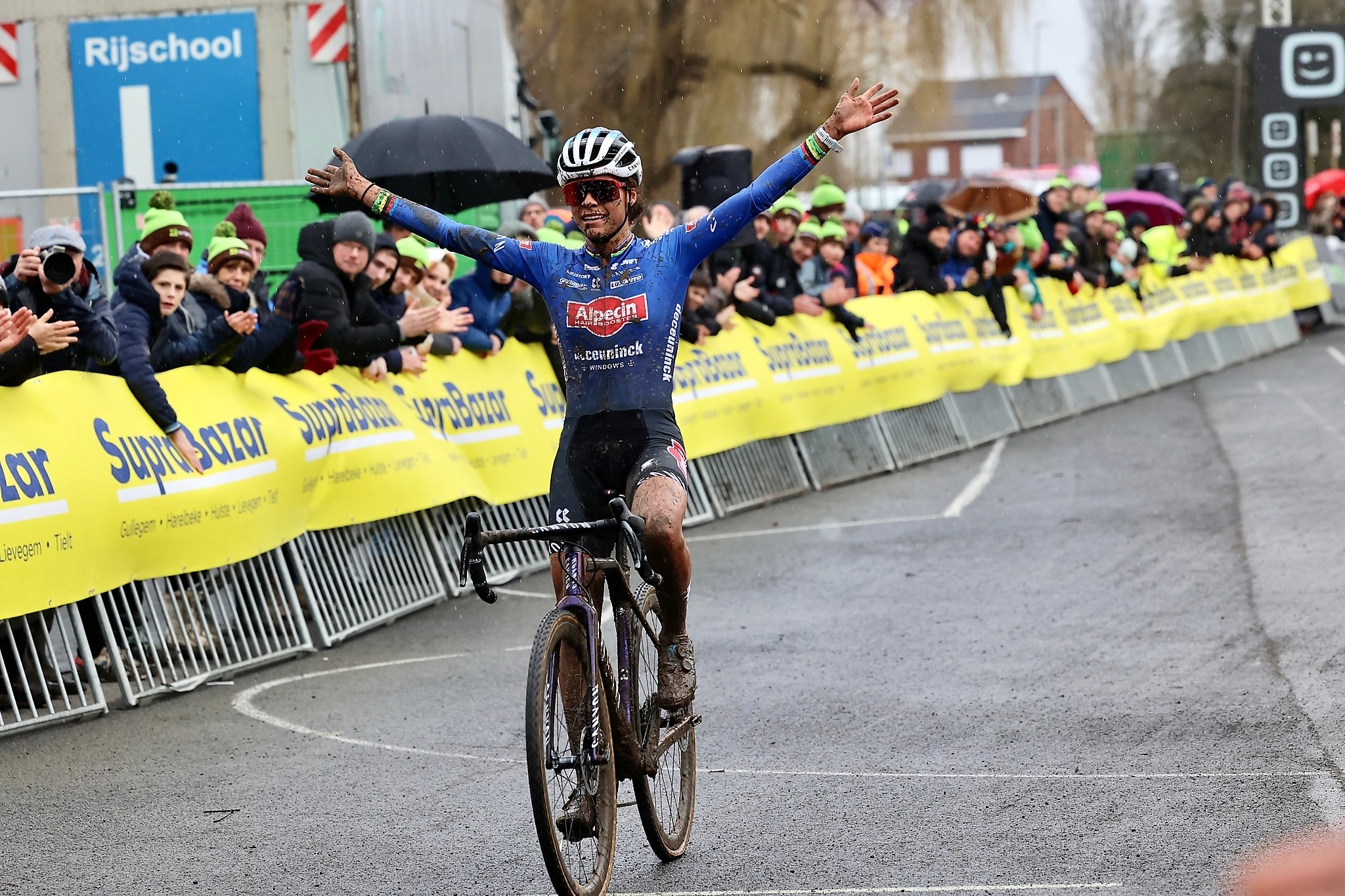 Ceylin Alvarado não dá hipótese na Superprestige de Gullegem! Wout Van Aert soma a 7ª da temporada!