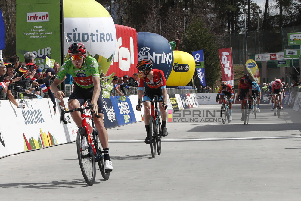 Tao Geoghegan Hart volta a vencer na etapa 2 e é mais líder do Tour of the Alps!