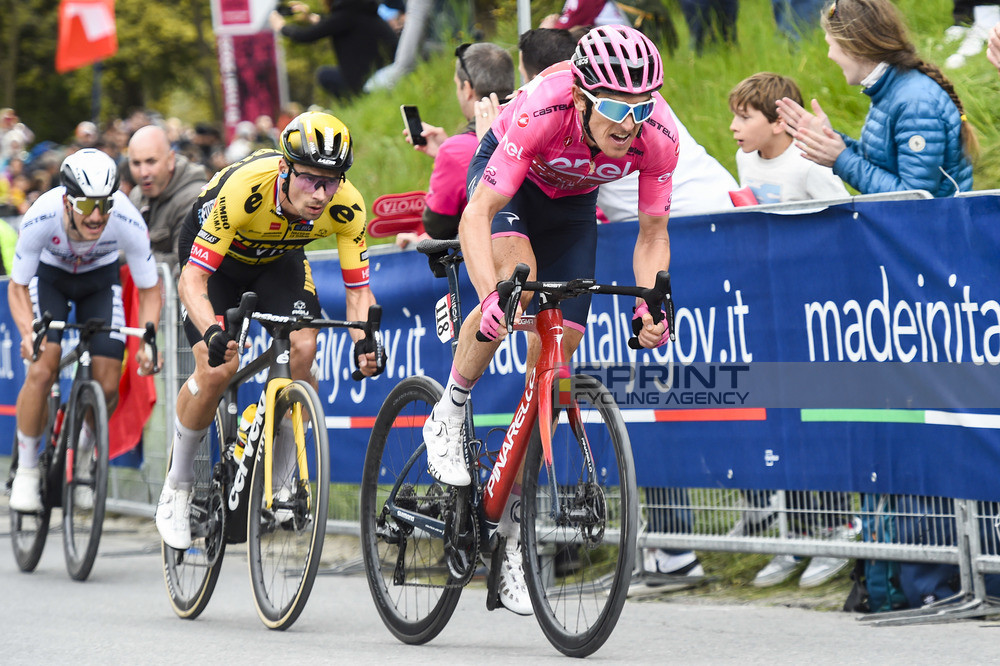 Roglic e Almeida com as setas apontadas a Thomas na última etapa de alta montanha do Giro!