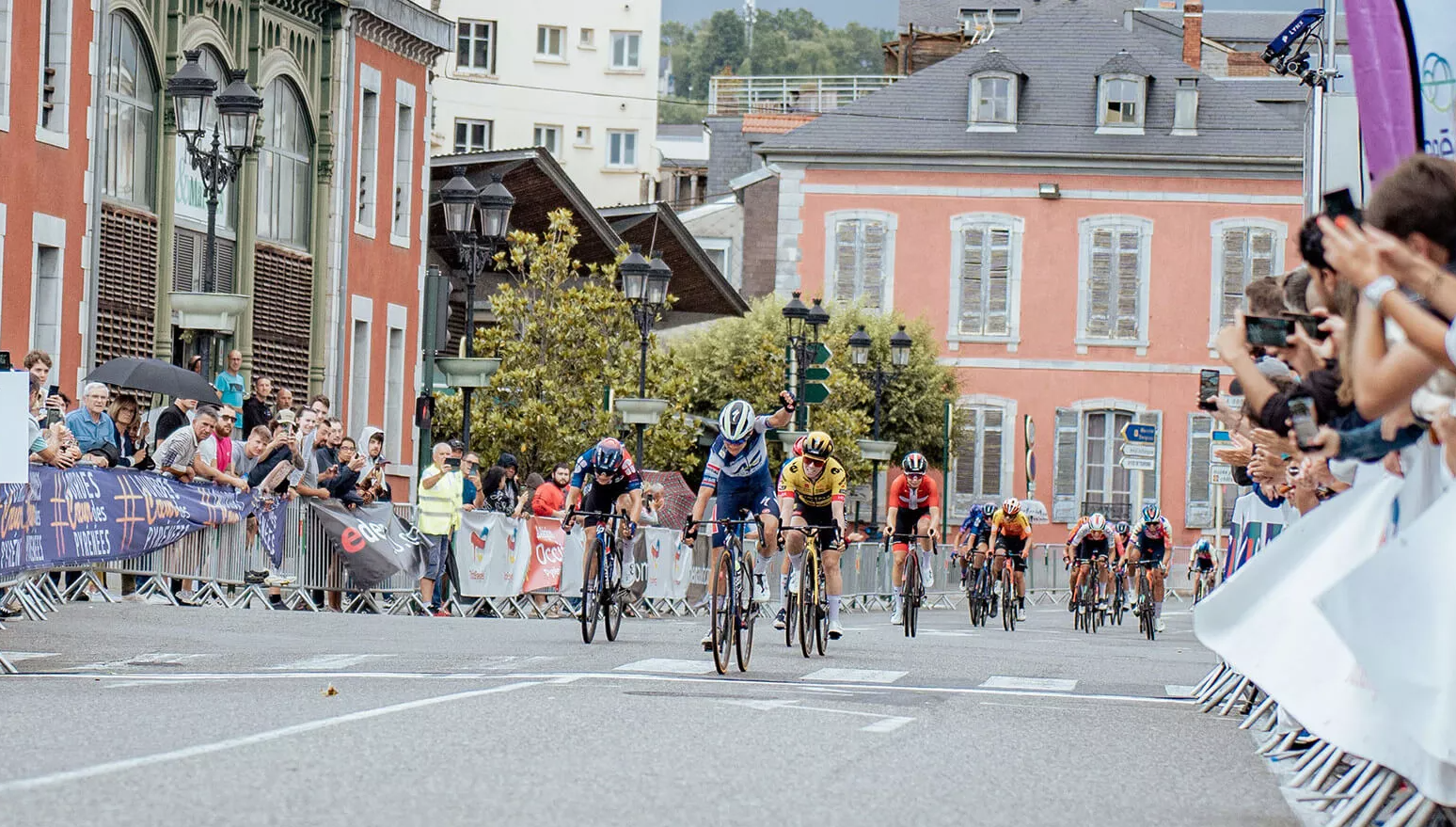 Ashleigh Moolman-Pasio abre Tour des Pyrenees com triunfo e é a primeira líder!