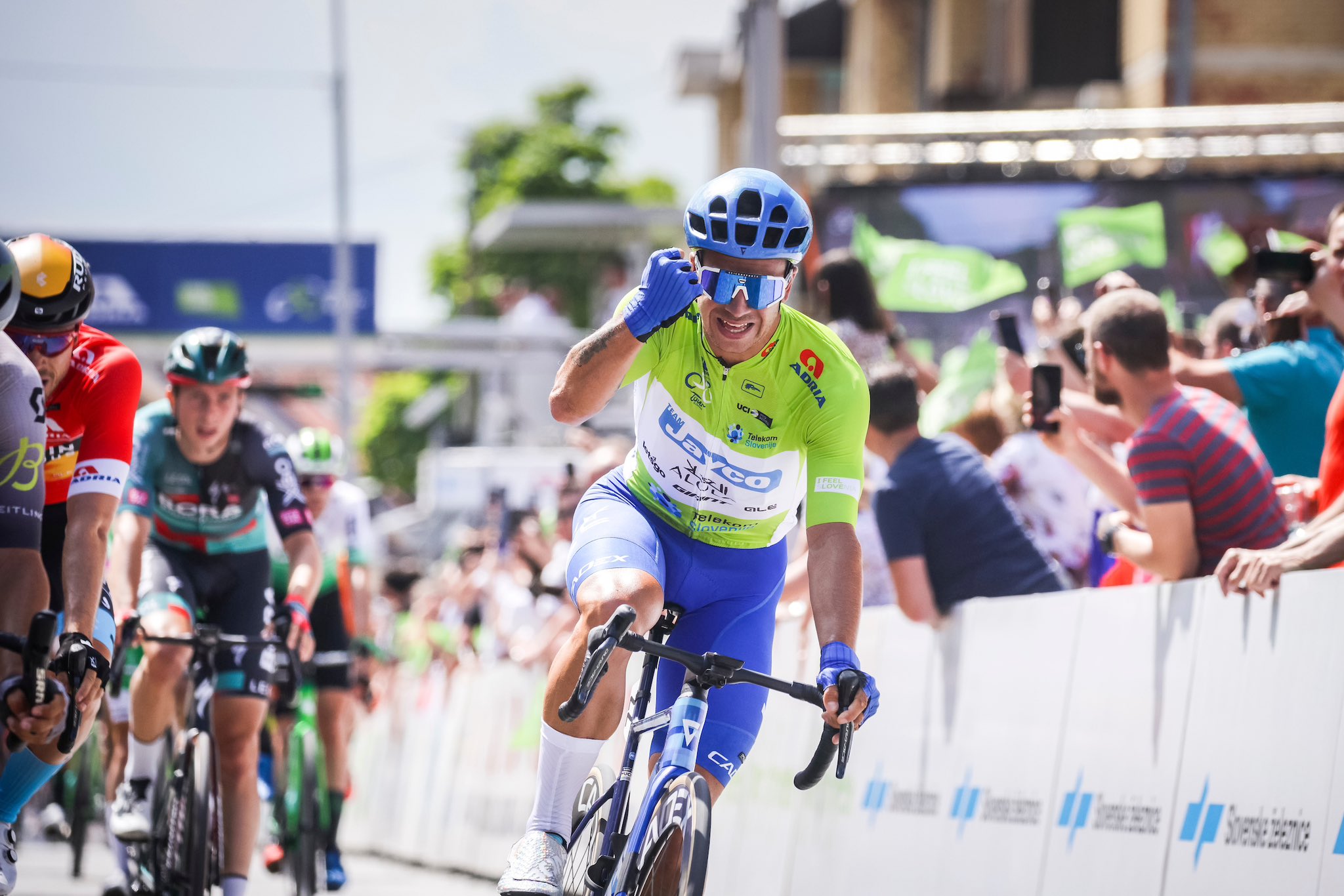 Dylan Groenewegen volta a vencer e reforça a liderança no Tour of Slovenia!