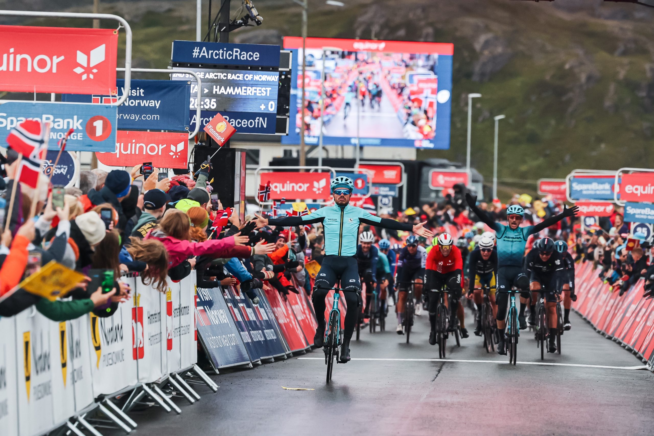 Michele Gazzoli surpreende e vence a 2ª etapa da Arctic Race of Norway! Noah Hobbs é o novo líder!