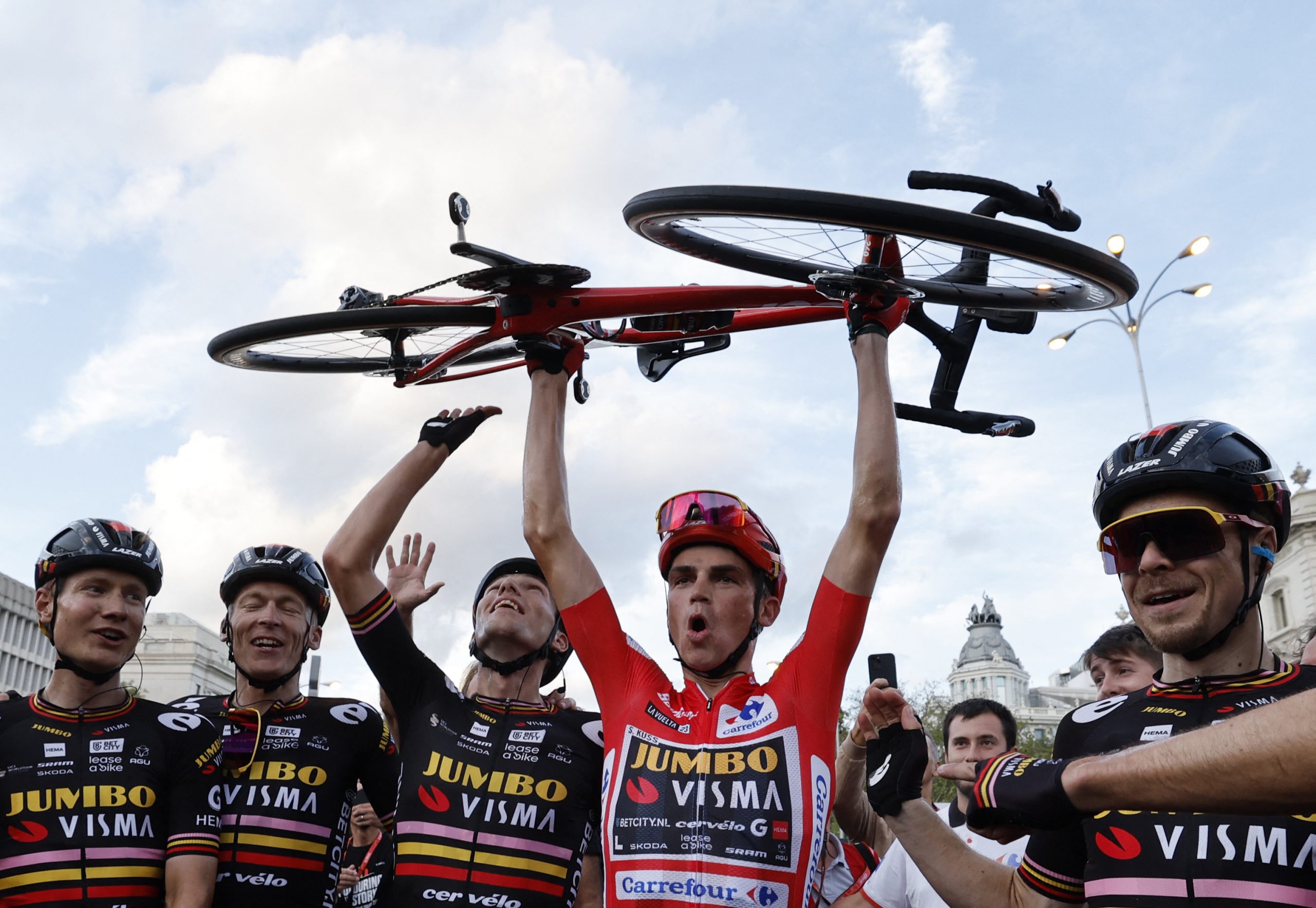 Sepp Kuss vence a La Vuelta a España! Kaden Groves vence uma espetacular etapa final! Rui Costa foi 6º!