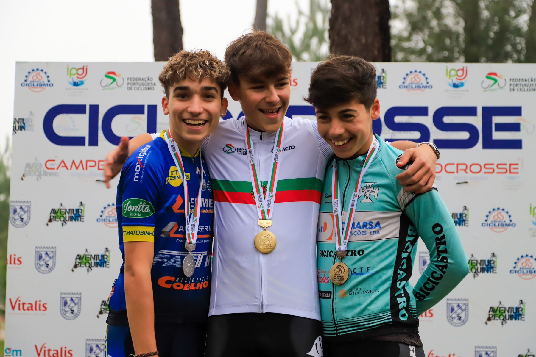 O pódio Cadete Masculino do Nacional de Ciclocrosse com Hugo Ramalho, Gonçalo Costa e João Vigário