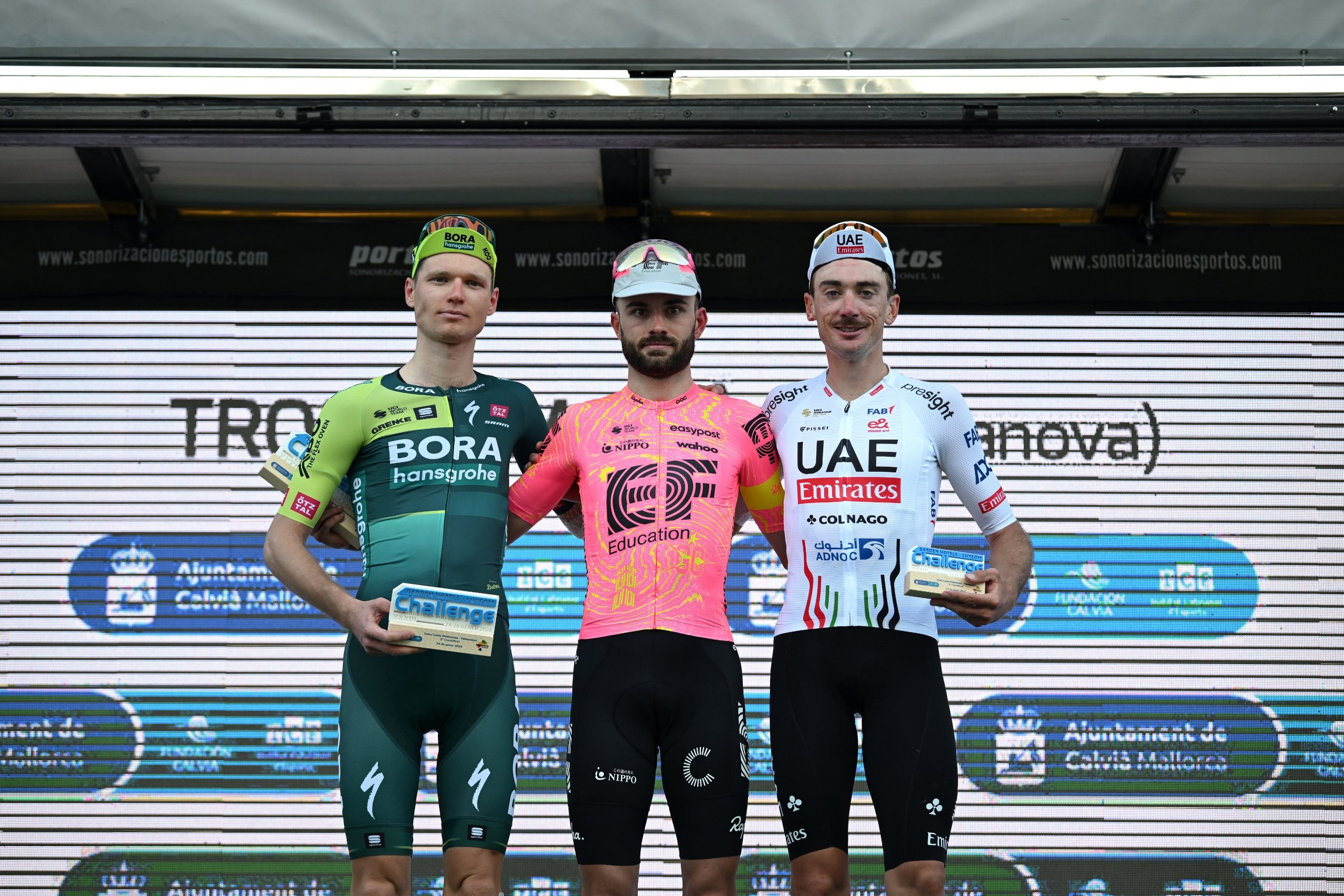 O pódio do Trofeo Calvia com Aleksandr Vlasov, Simon Carr e Brandon McNulty