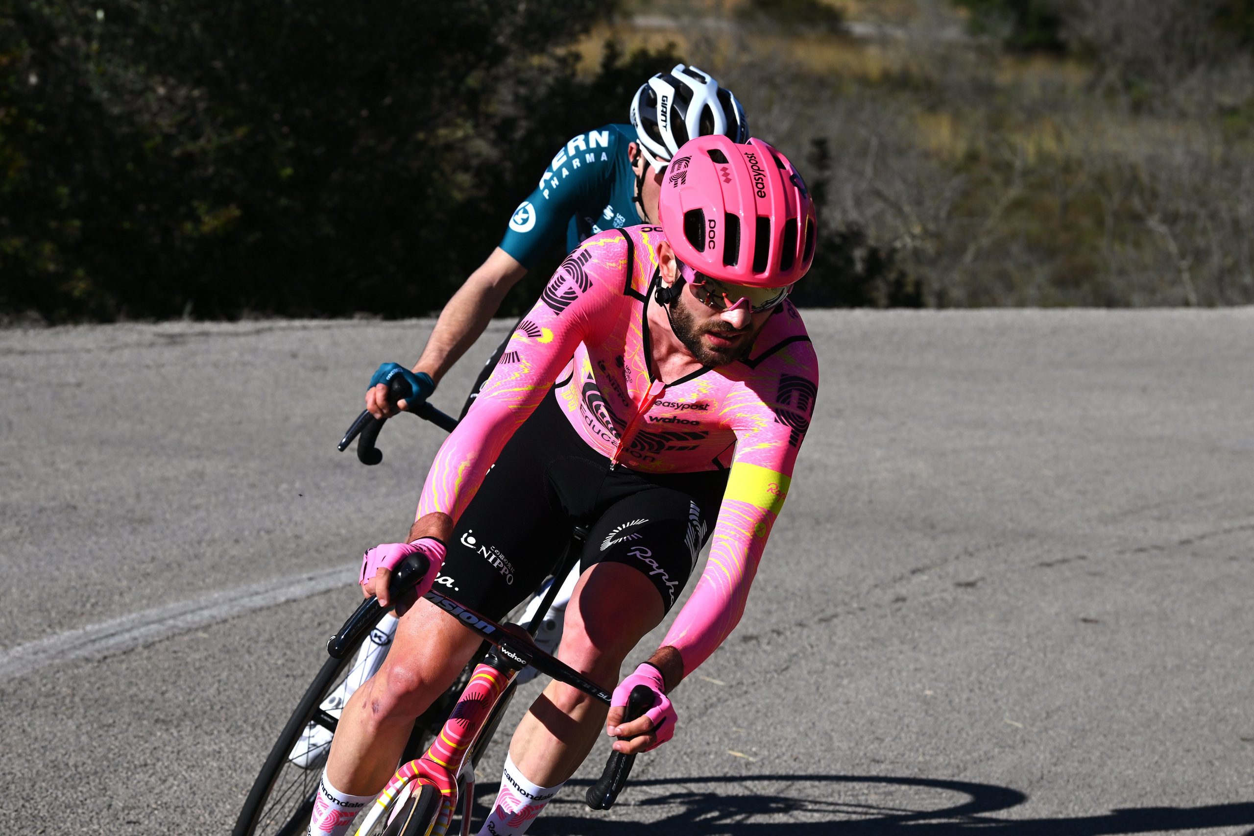 Simon Carr e Pablo Castrillo na frente de corrida (Foto: Getty Images)
