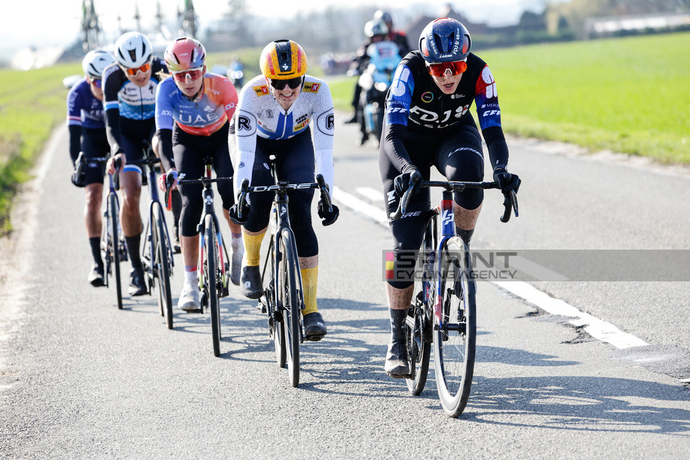 Guazzini, Ahtosalo, Swinkels, Swinkels e Schweinberger na fuga da Le Samyn des Dammes (Foto: Rafa Gomez/SprintCyclingAgency©2024)