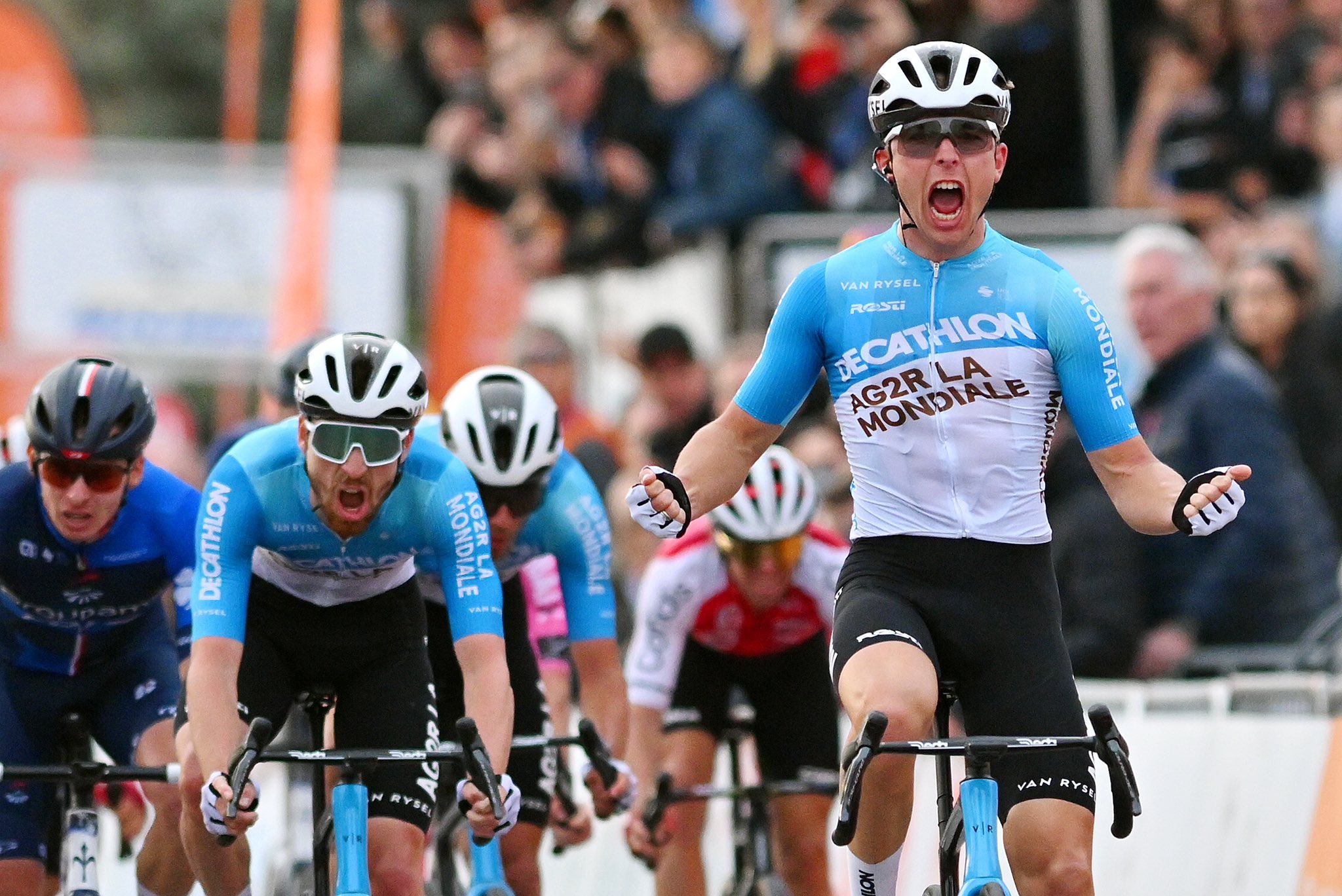 Benoit Cosnefroy regressa às vitórias e conquista o Tour des Alpes-Maritimes!