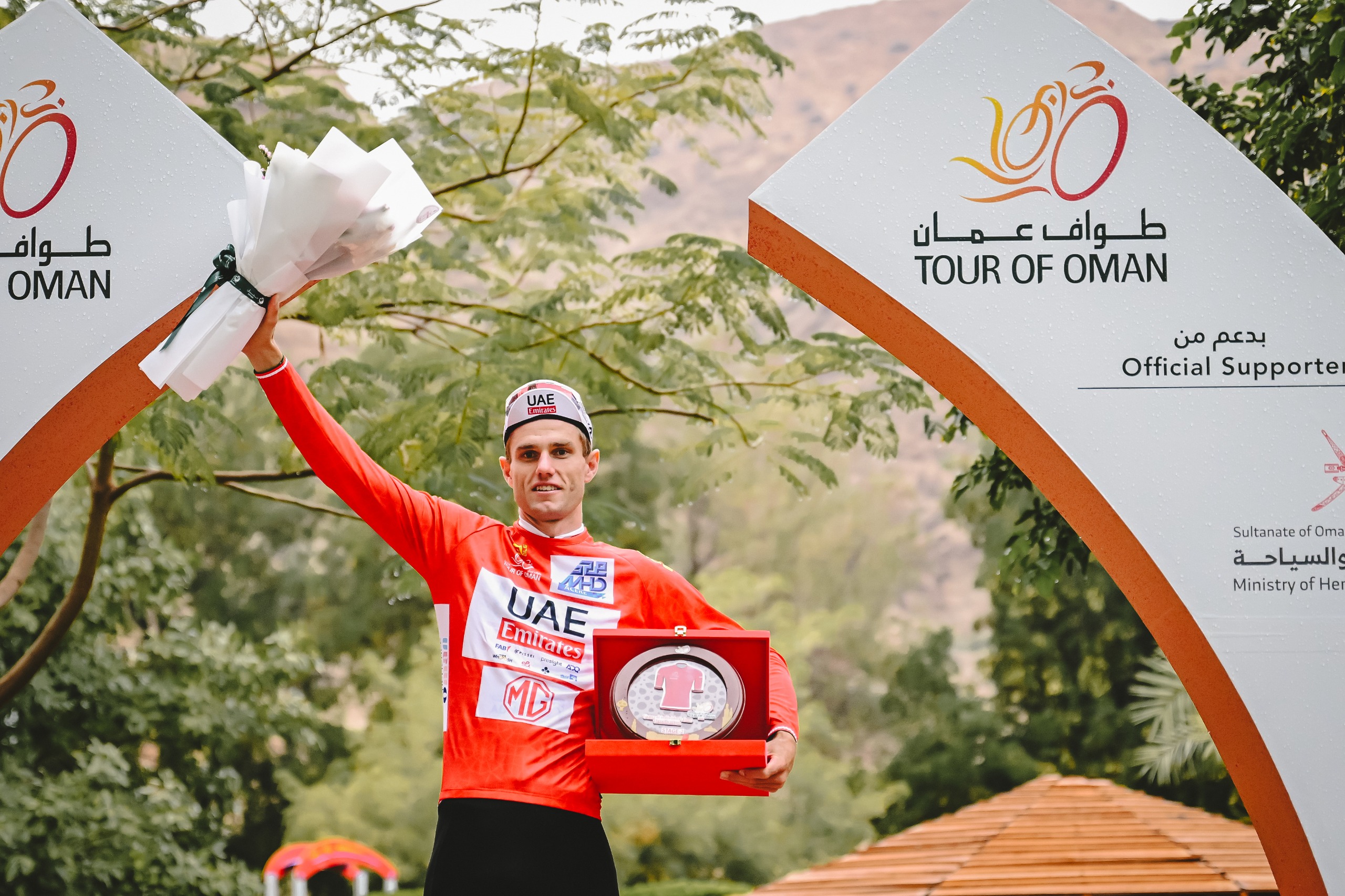 Finn Fisher-Black é o novo camisola vermelha do Tour of Oman!