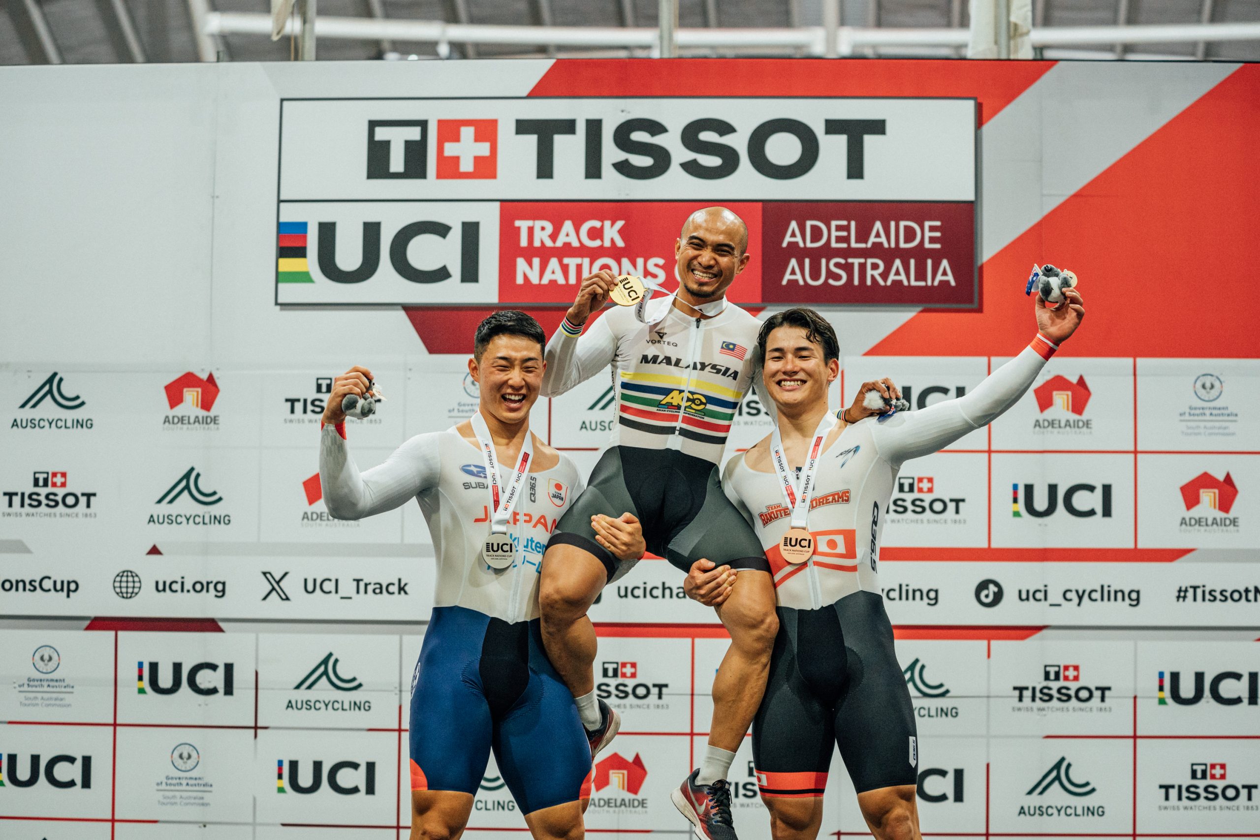 O pódio do Keirin Masculino da Track Nations Cup de Adelaide com Shinji Nakano, Mohd Awang e Kaiya Ota.