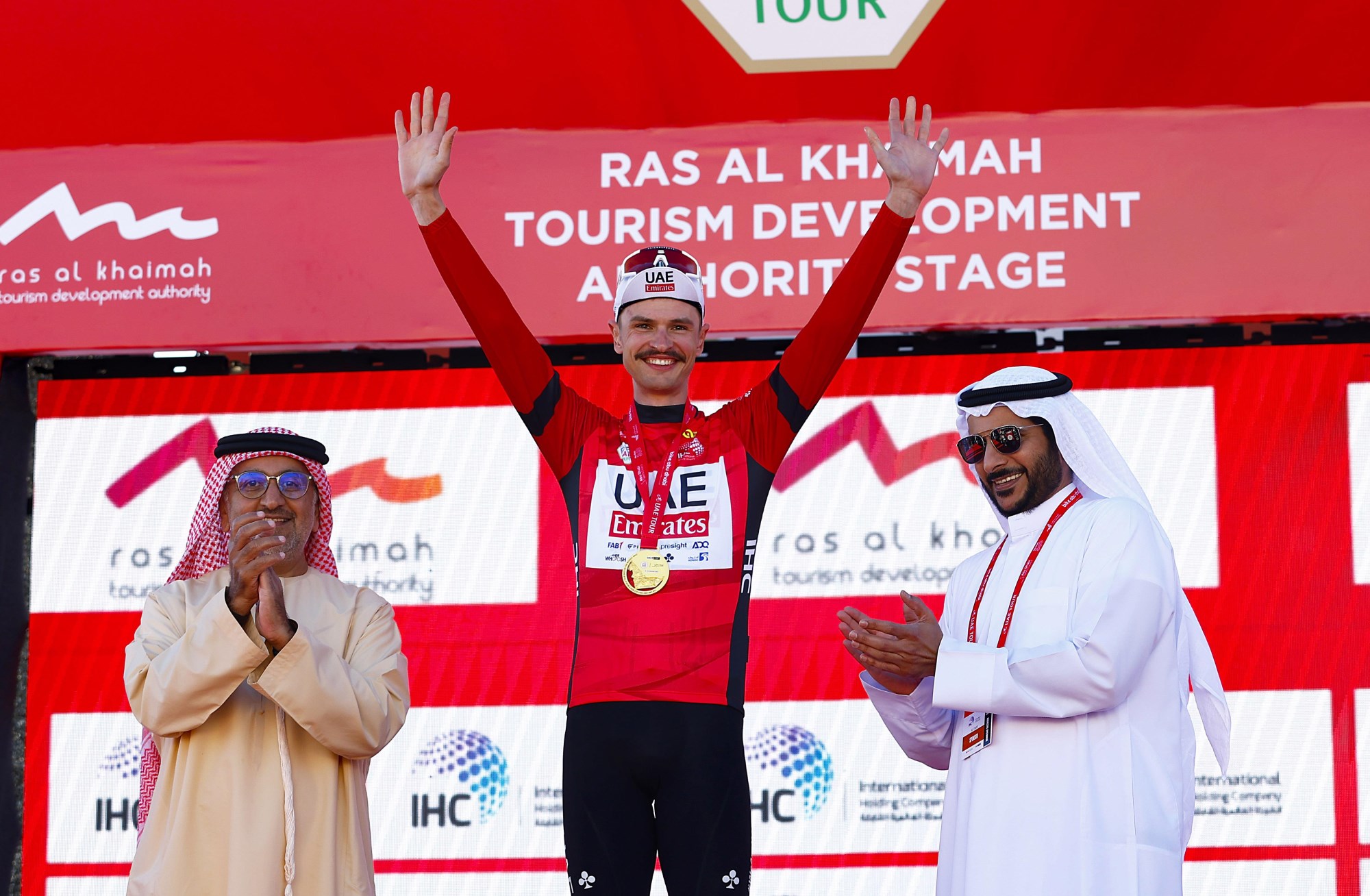 Jay Vine é o novo camisola vermelha do UAE Tour (Foto: SEG Cycling)
