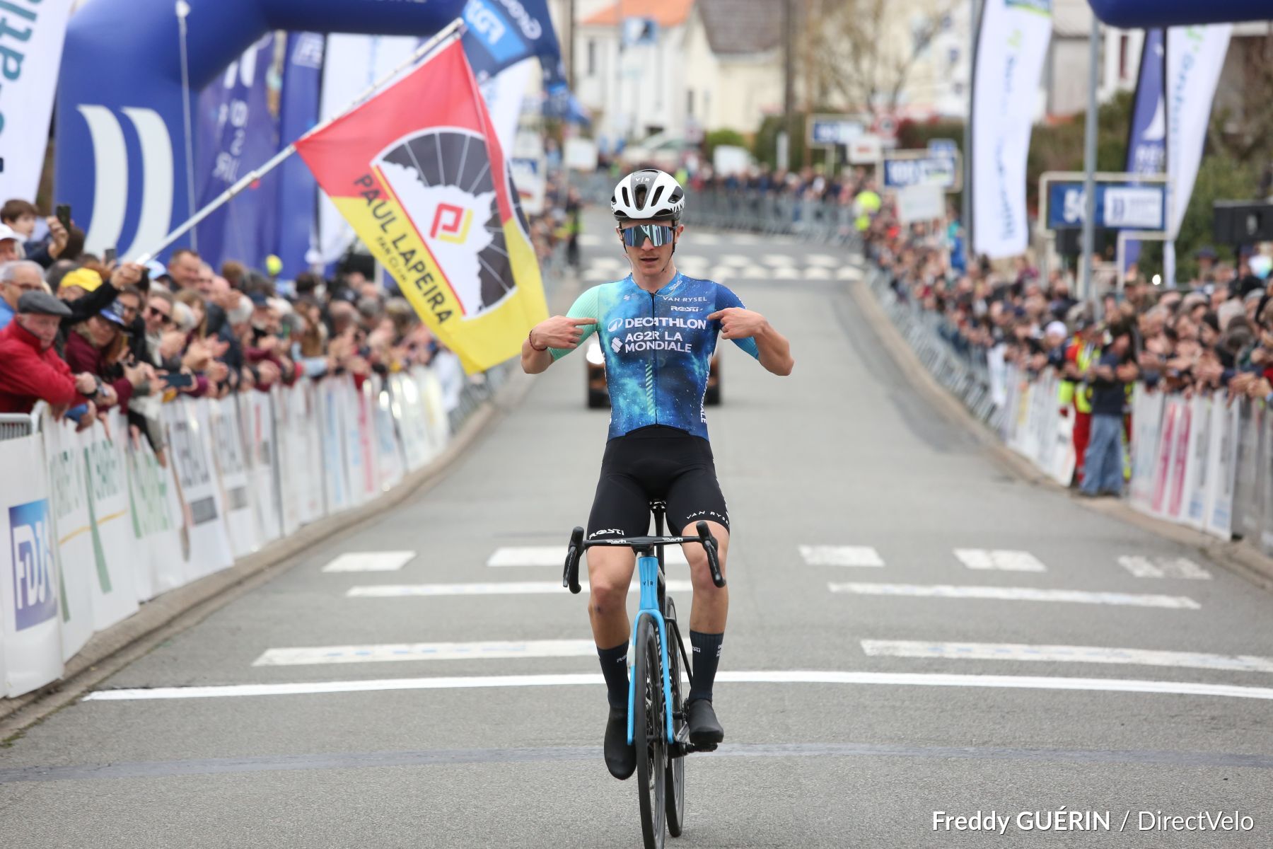 Paul Lapeira estreia-se a vencer como profissional na Classic Loire Atlantique!