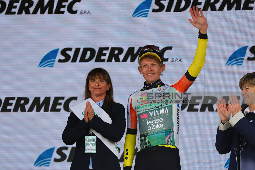 Koen Bouwman lidera agora a geral da Coppi e Bartali