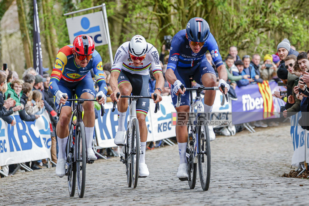 Pedersen, Van der Poel e Pithie deram espetáculo na Gent - Wevelgem (Foto: Jan De Meuleneir/PN/SprintCyclingAgency©2024)