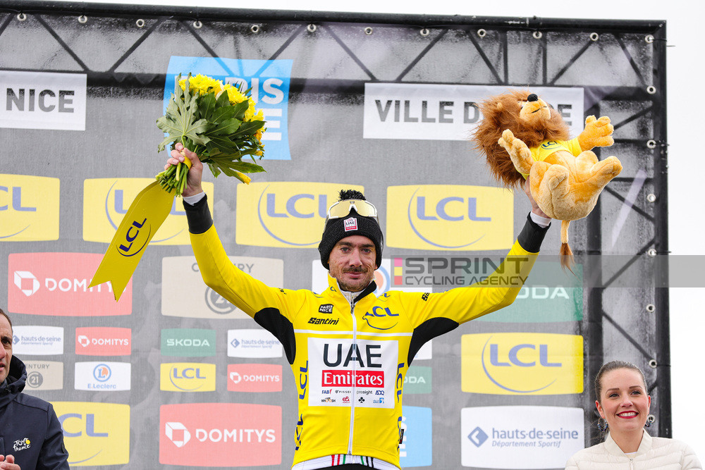 Brandon McNulty segue o camisola amarela do Paris-Nice (Foto: Massimo Fulgenzi/SprintCyclingAgency©2024)