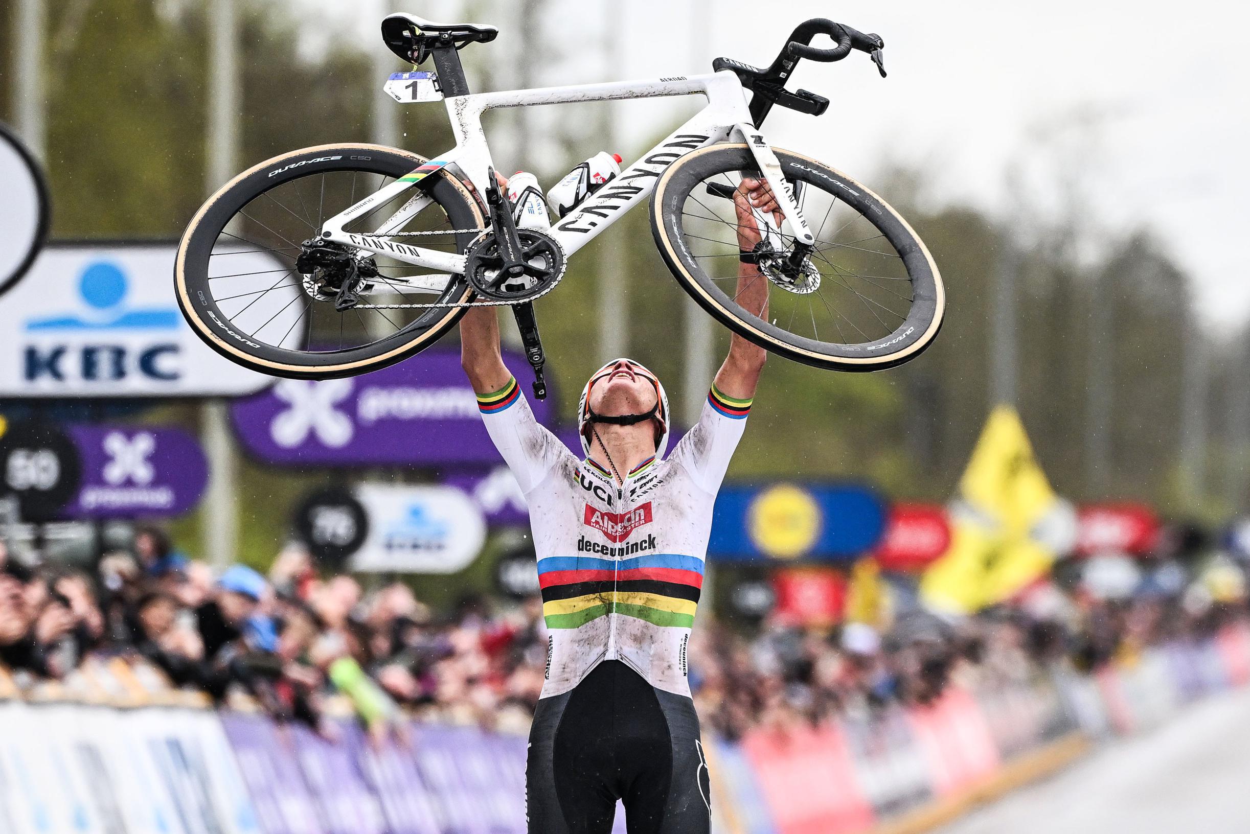 Godzilla van der Poel para a história com 3ª vitória na Ronde van Vlaanderen! Morgado no top5!