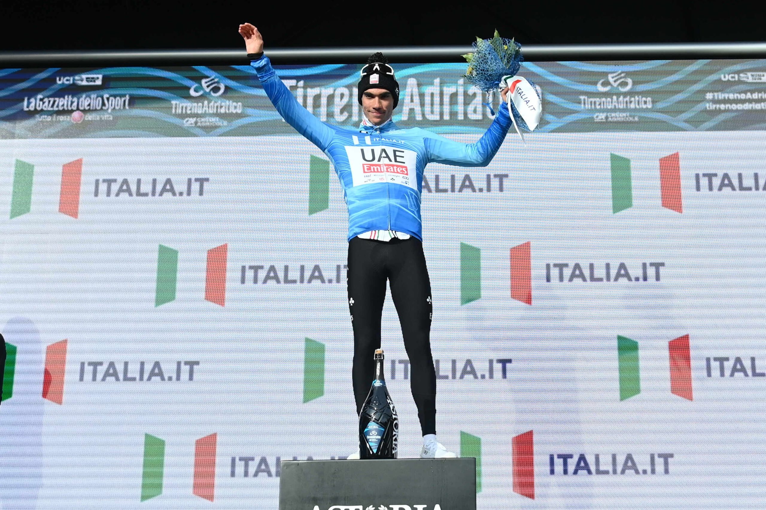 Juan Ayuso segue o camisola azul do Tirreno-Adriatico