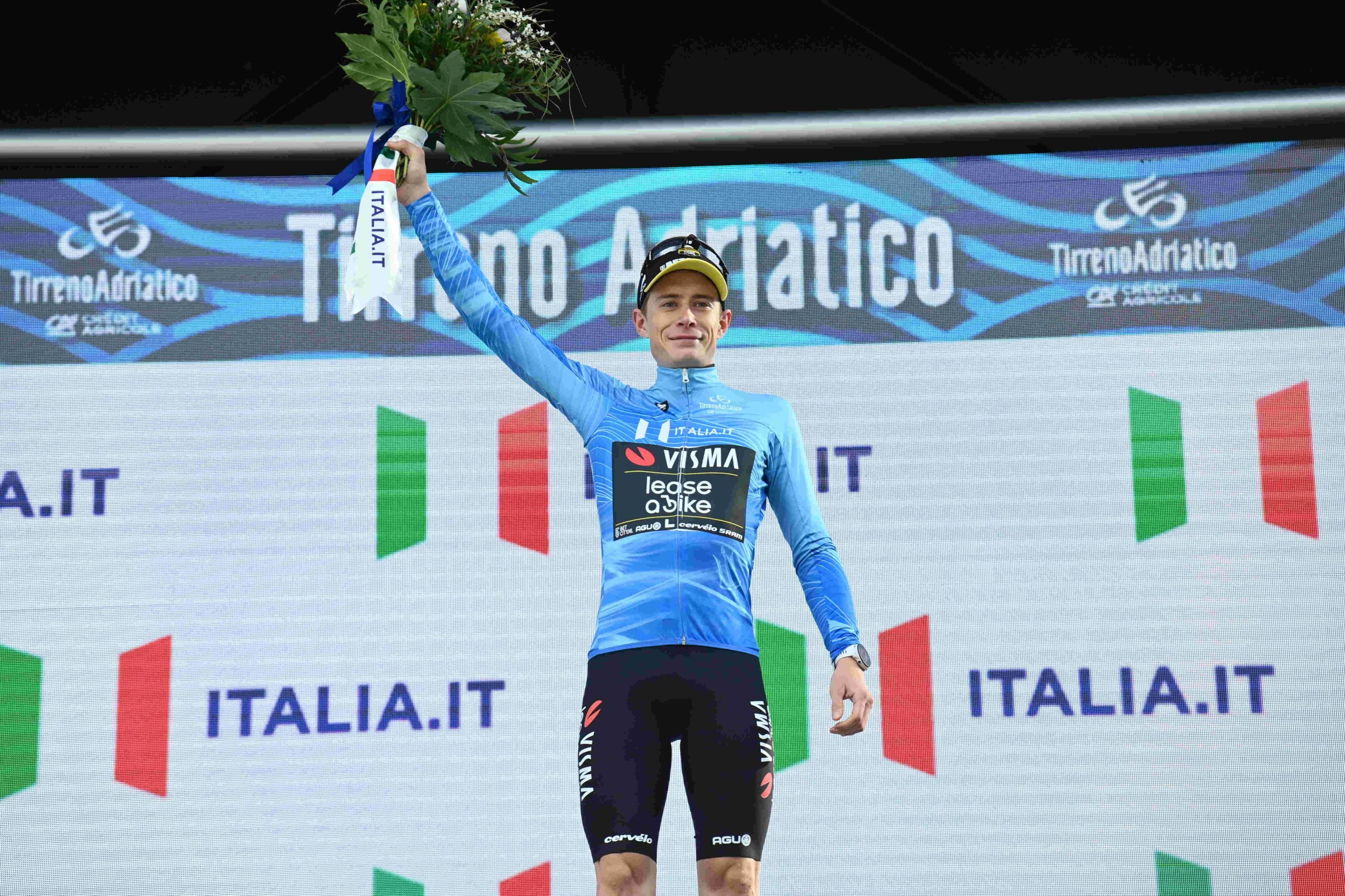 Jonas Vingegaard é o novo camisola azul do Tirreno-Adriatico (Foto: Tirreno-Adriatico)