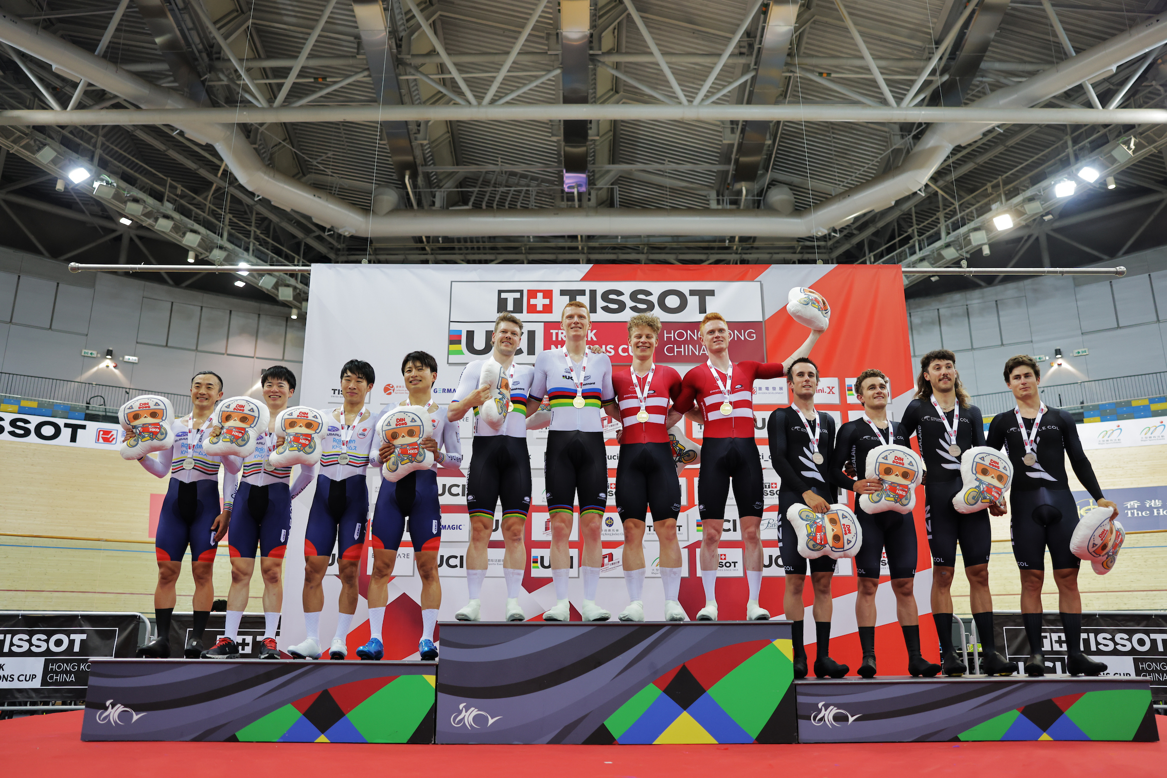 Pódio da Perseguição Coletiva masculina com Japão, Dinamarca e Nova Zelândia (Foto: UCI)