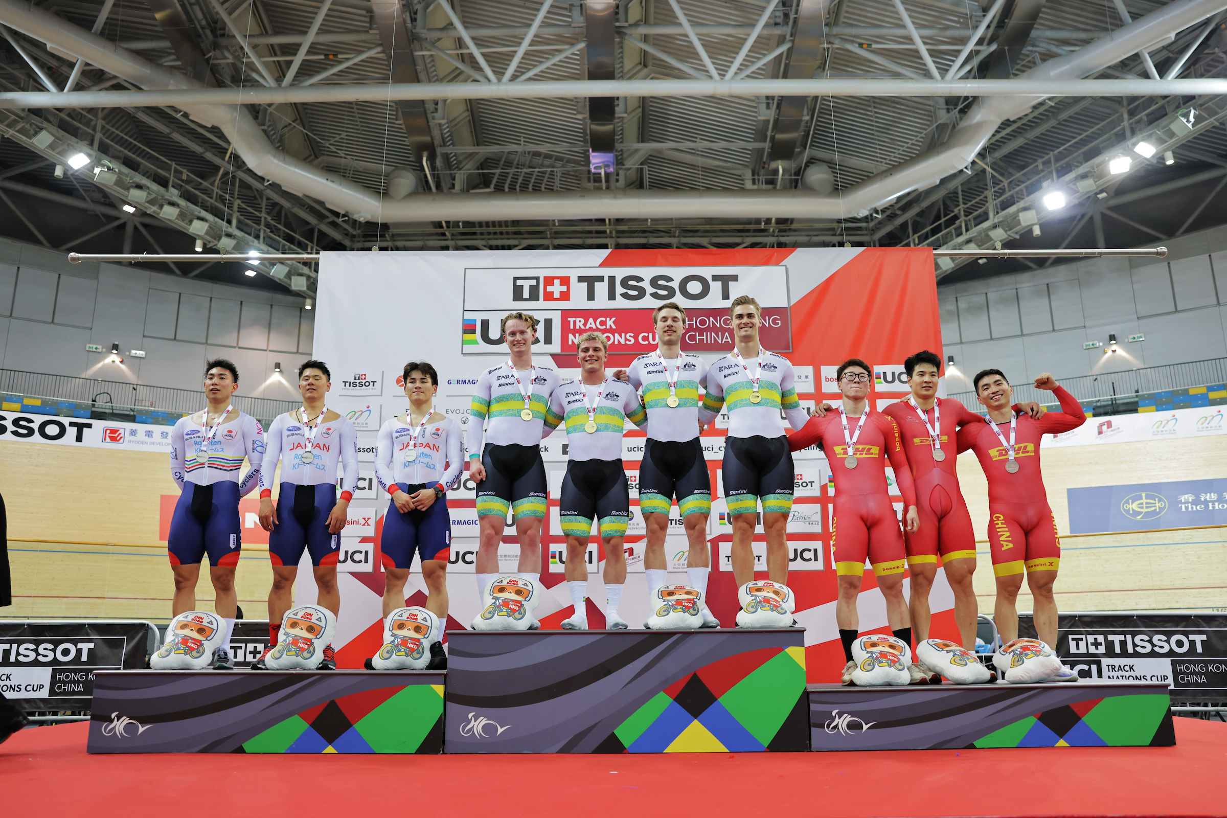 Pódio do Sprint Coletivo masculino com Japão, Austrália e China (Foto: UCI)