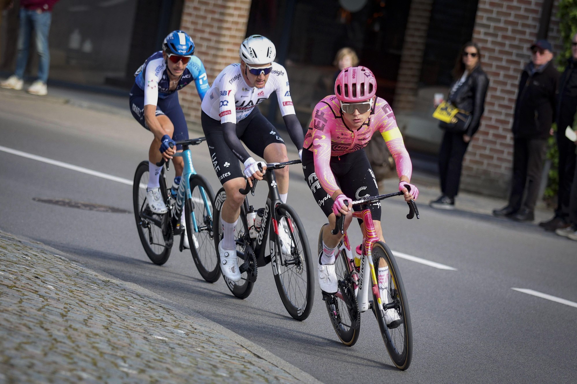 Marijn Van den Berg, Tim Wellens e Dylan Teuns deram espetáculo na Brabantse Pijl (Foto: Getty Images)
