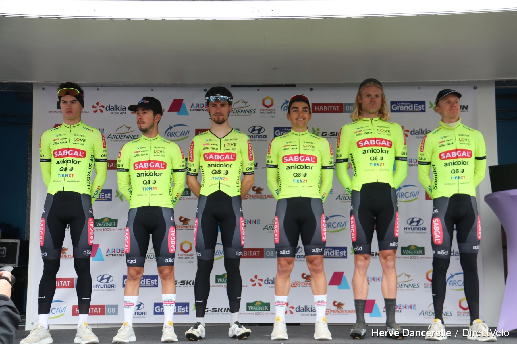 Oliver Rees, José Sousa, André Carvalho, Guillermo Garcia, Julius Johansen e Mathias Bregnhoj antes da etapa 1 do Circuit des Ardennes