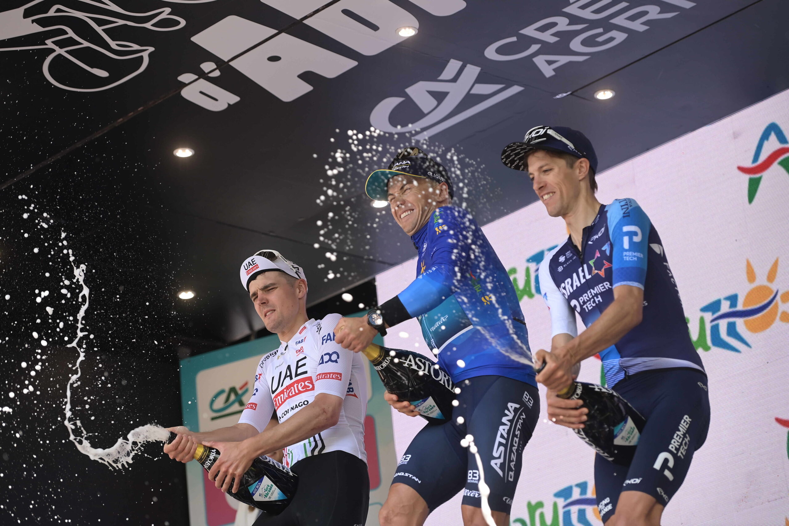 Pódio do Giro d'Abruzzo com Pavel Sivakov, Alexey Lutsenko e George Bennett
