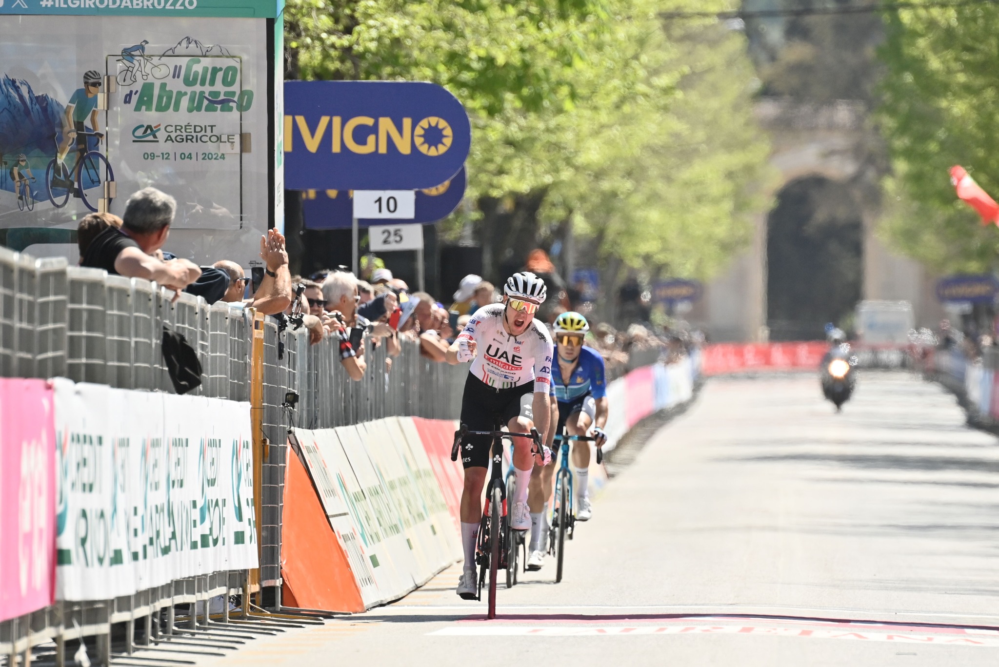 Pavel Sivakov triunfa em L’Aquila! Alexey Lutsenko vence o Giro d’Abruzzo!