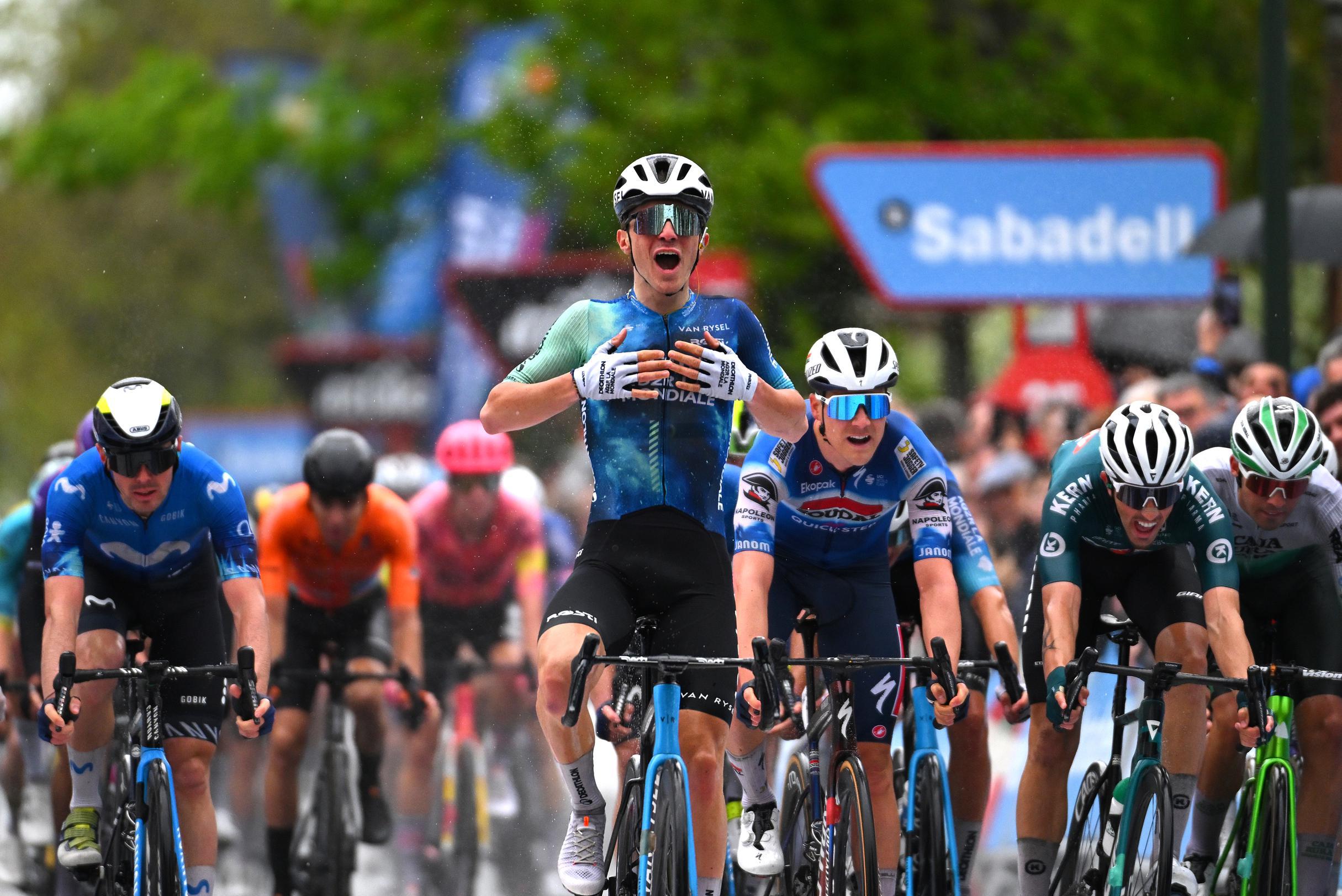 Paul Lapeira estreia-se a vencer no World Tour na etapa 2 da Itzulia Basque Country!