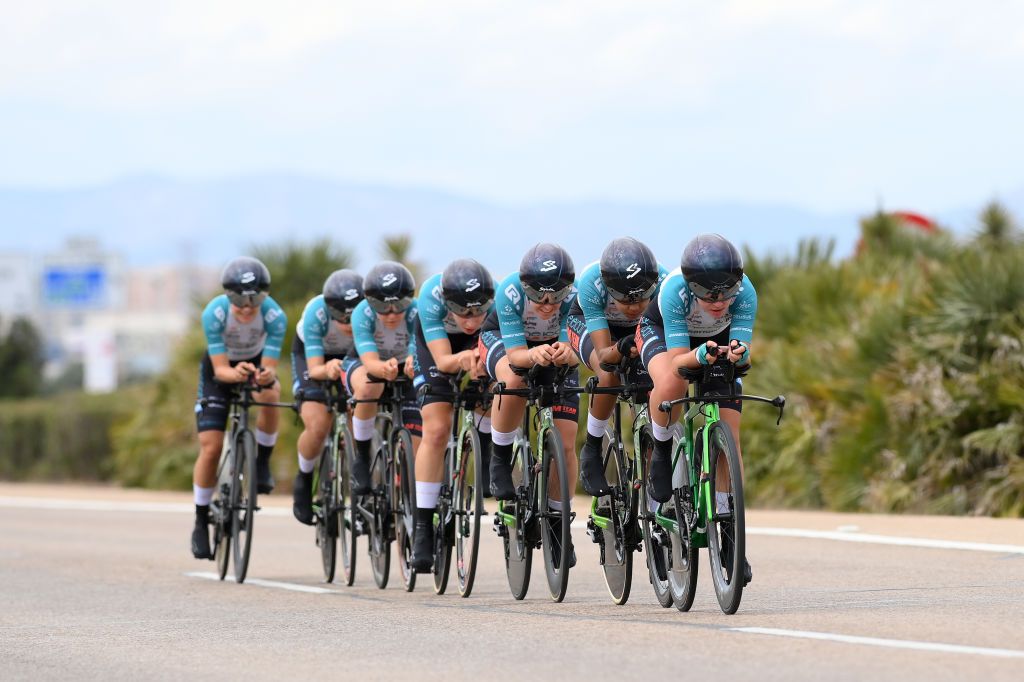 Daniela Campos e a Eneicat-CM Team começaram a La Vuelta Femenina com um 20º lugar 