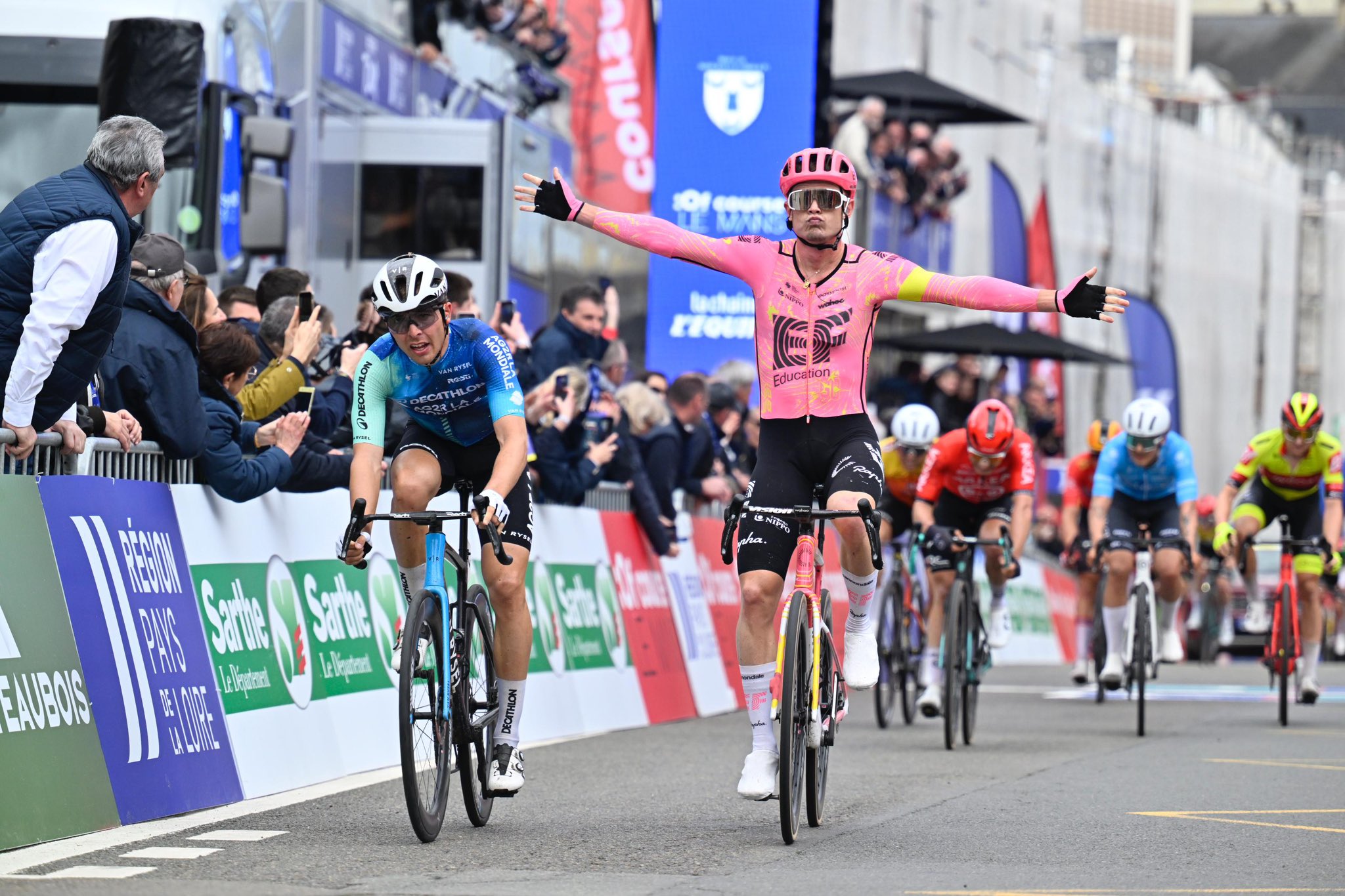Marijn Van den Berg triunfa em Le Mans e vence a Région Pays de la Loire Tour!