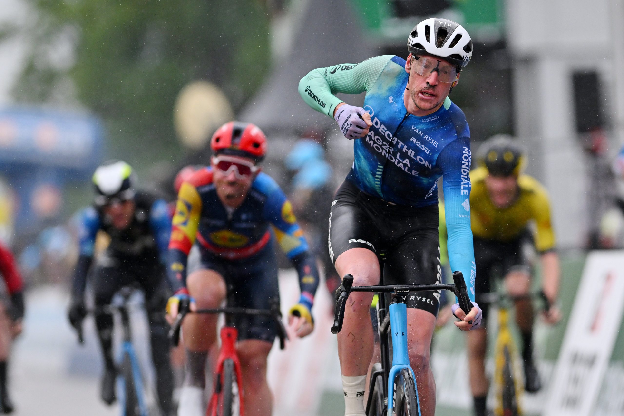 Dorian Godon bisa na consagração de Carlos Rodriguez como vencedor do Tour de Romandie!