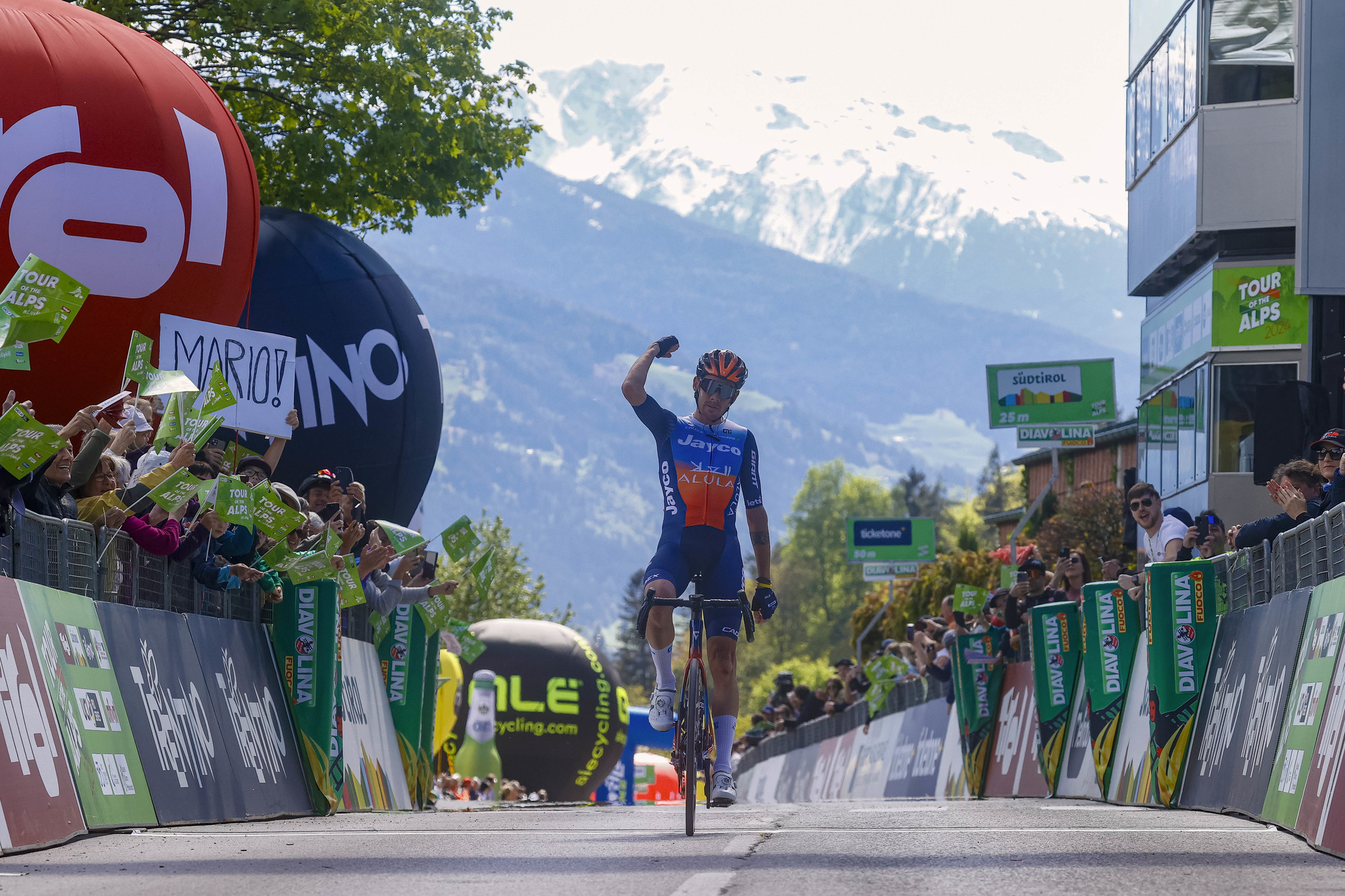 Alessandro De Marchi regressa aos triunfos na etapa 2 do Tour of the Alps!