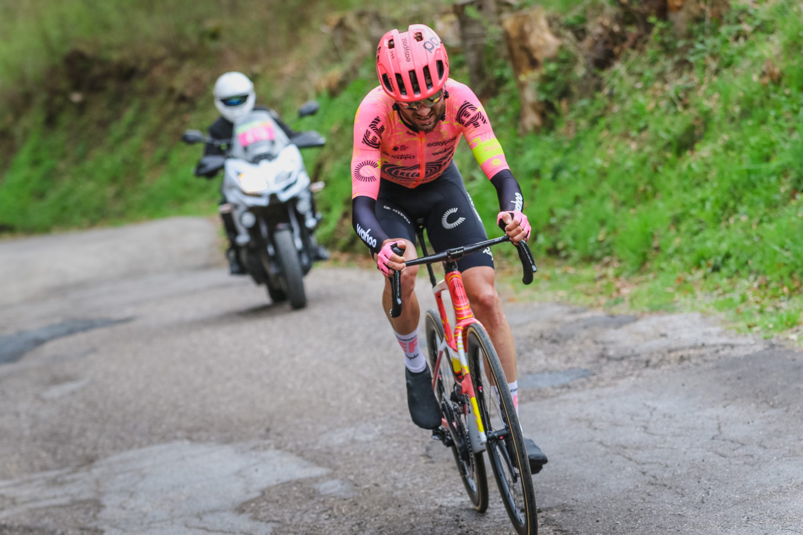 Simon Carr vingou na etapa 4 do Tour of the Alps após um solo de 45km (Foto: Vaishar)