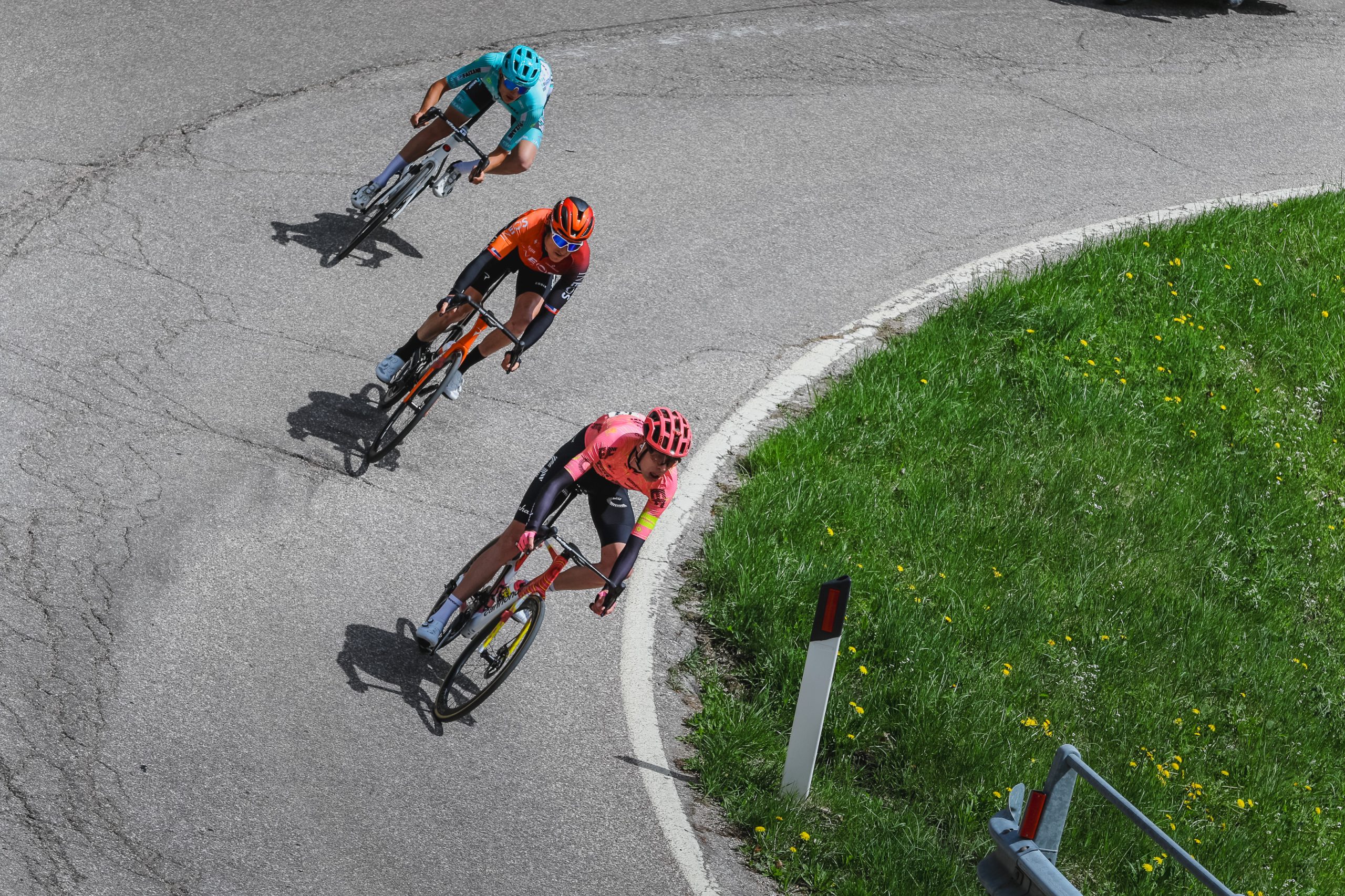 Carthy, Thomas e Pellizzari tentaram a sua sorte na etapa final do Tour of the Alps (Foto: Vaishar)