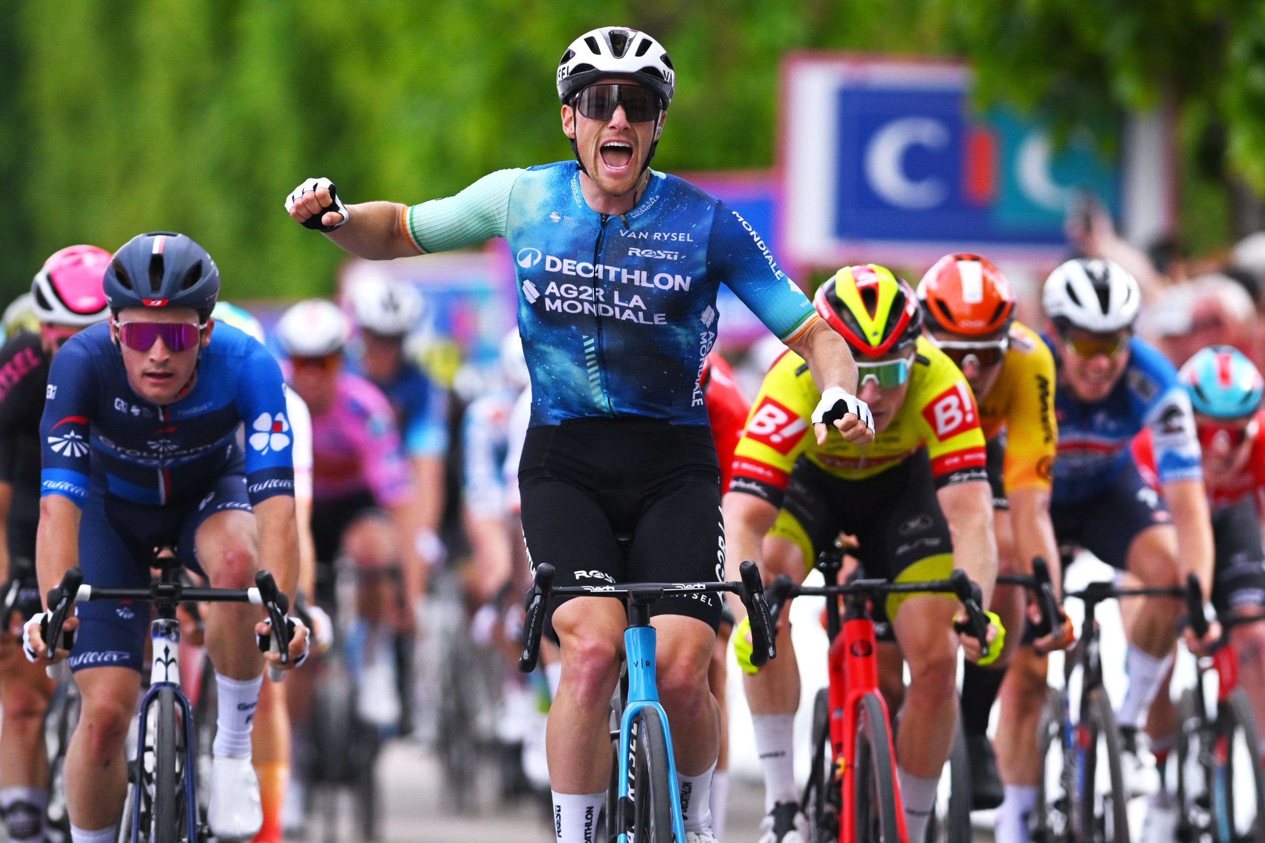Sam Bennett volta aos triunfos e é o novo líder do 4 Jours de Dunkerque!